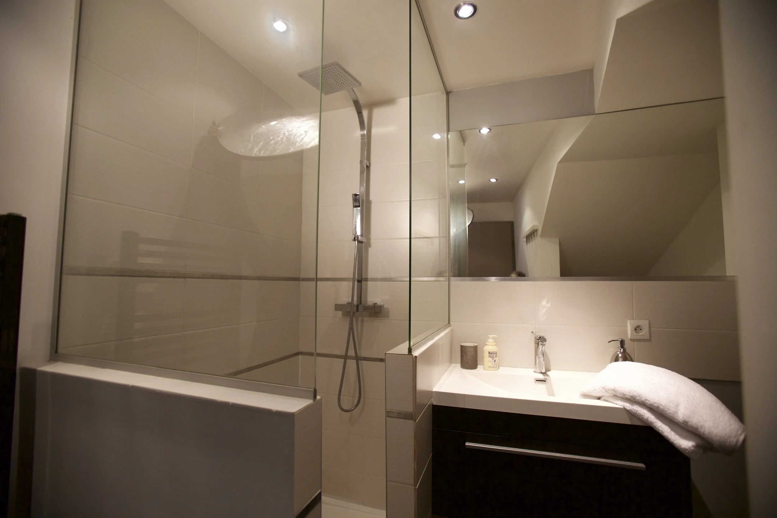 Apt 2, Maison du Village, Talloires_bathroom.jpg