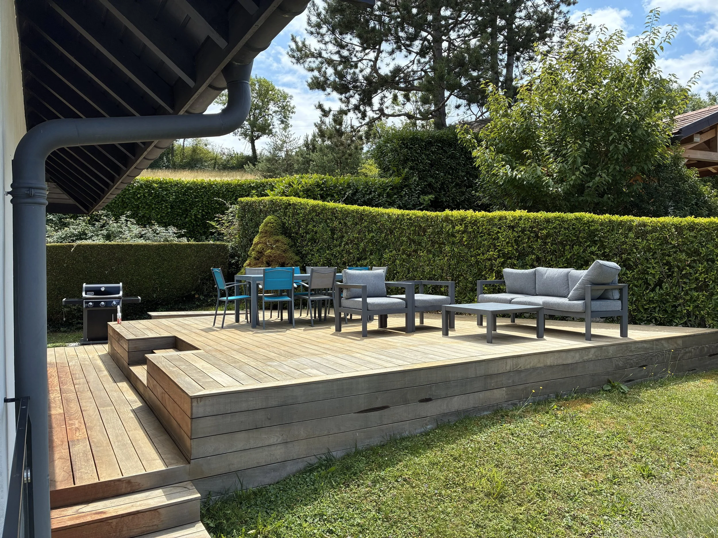 Maison_Vue_Lac_Menthon_ext exterior patio.jpg