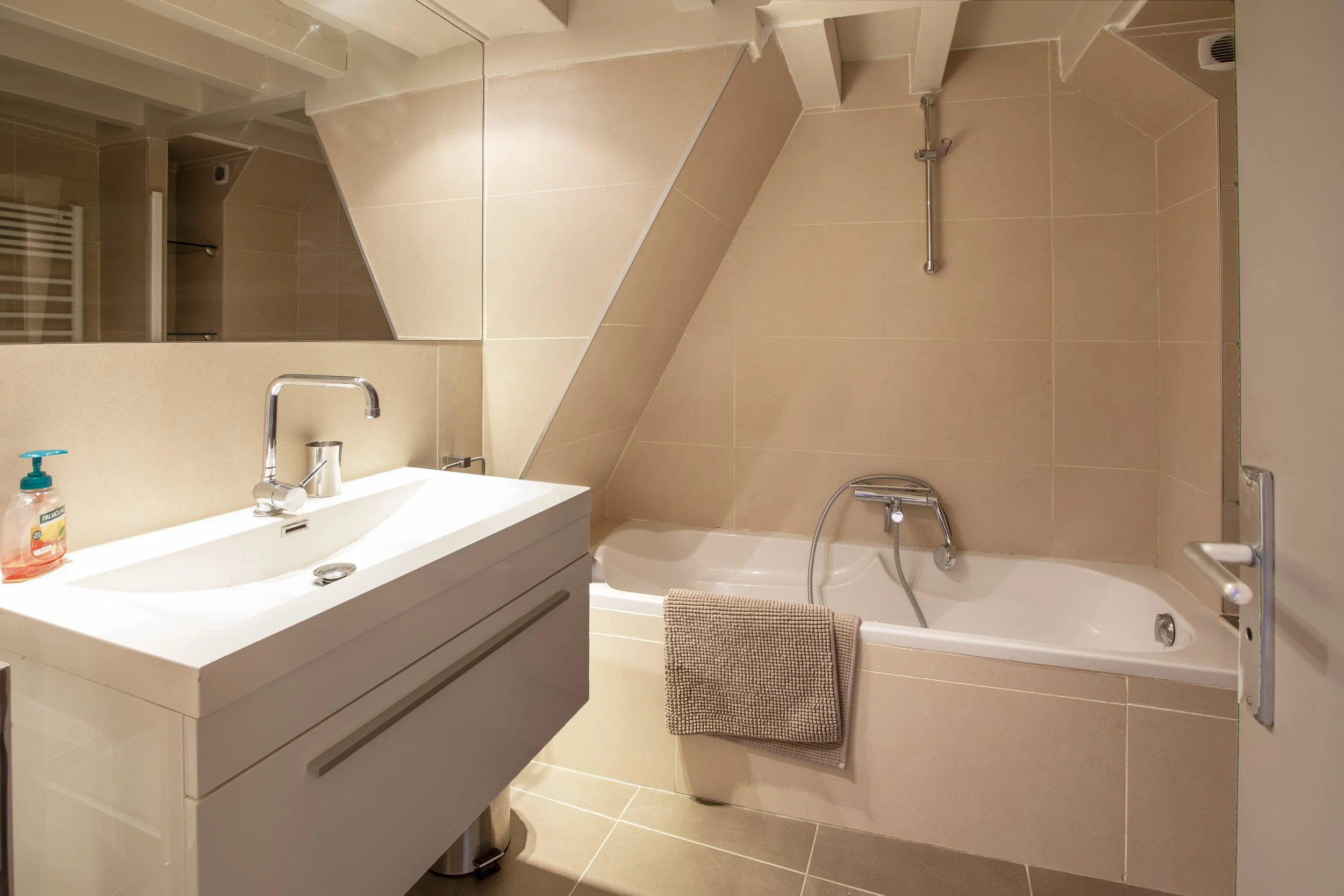 Apt 3, Maison du Village, Talloires_IMG_6175.jpg