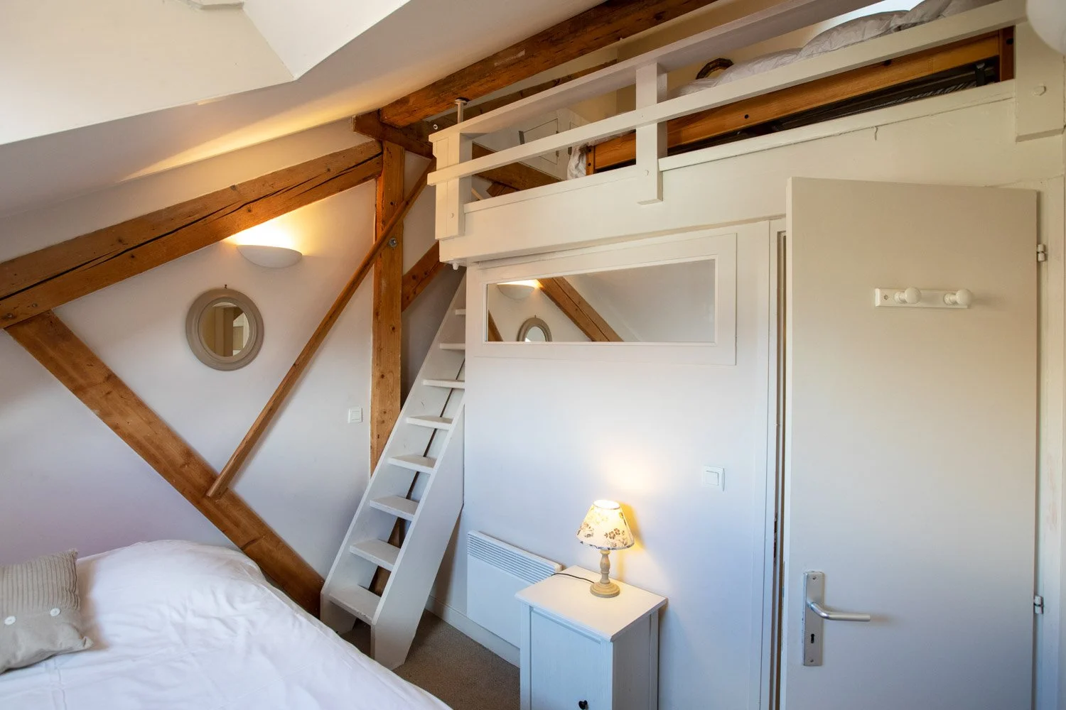 Apartment 3 mezzanine bedrom2 a.jpg