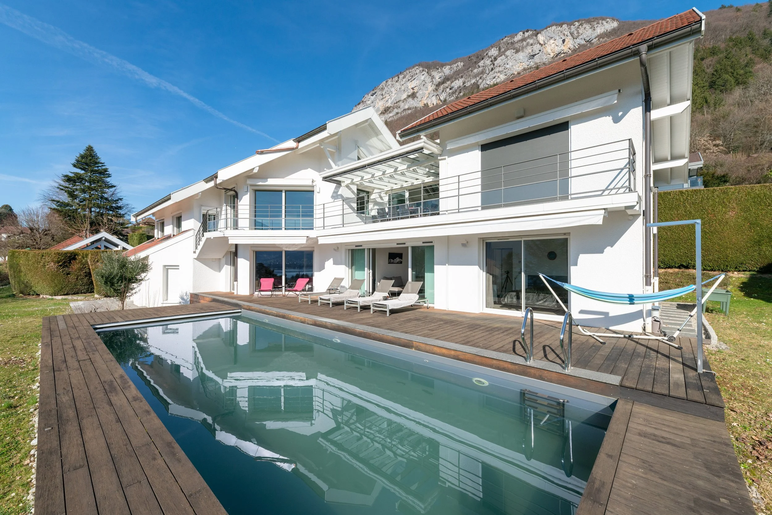 Villa_du_Mont_Veyrier_terrasse and poolside.jpg