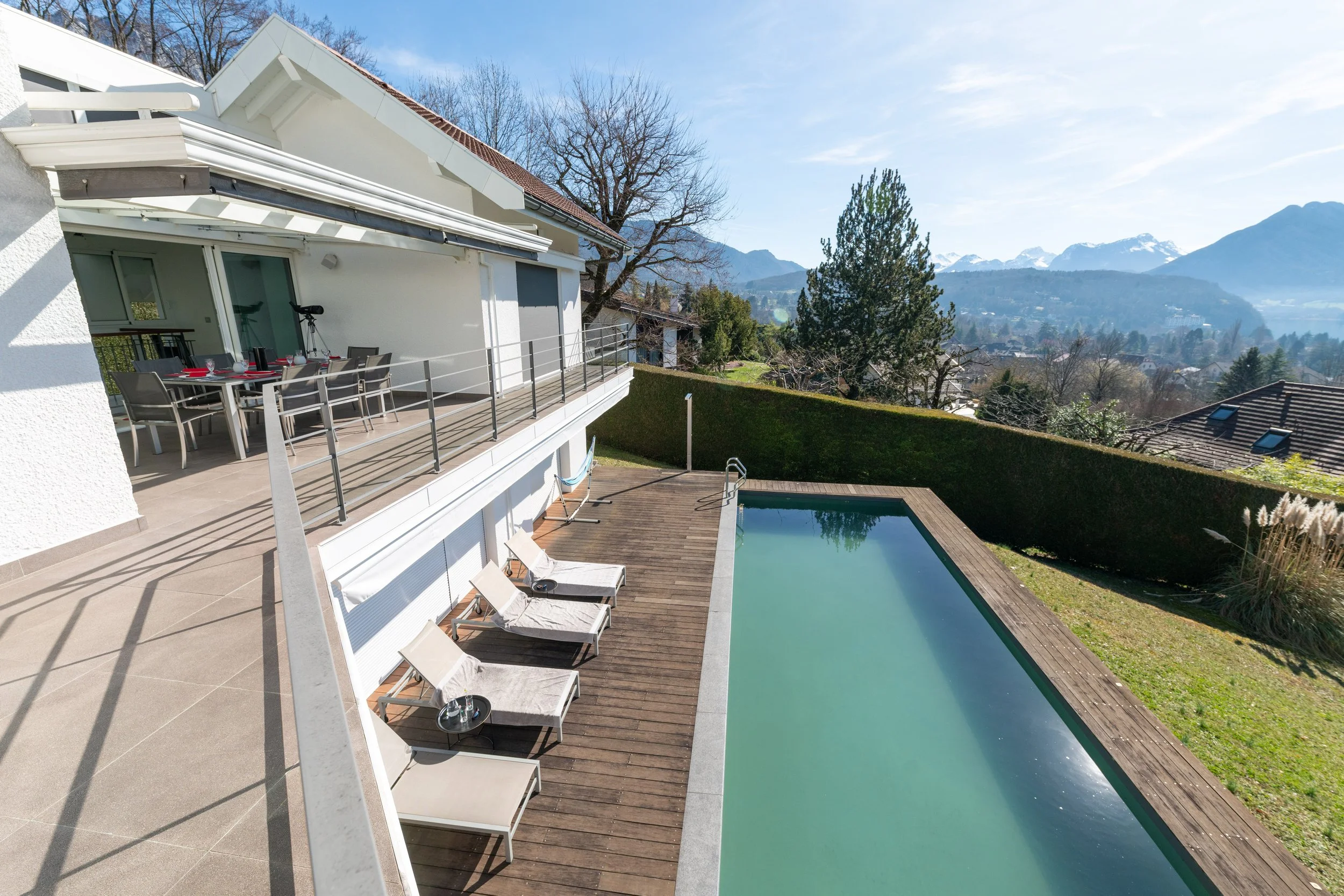 Villa_du_Mont_Veyrier_Pool.jpg