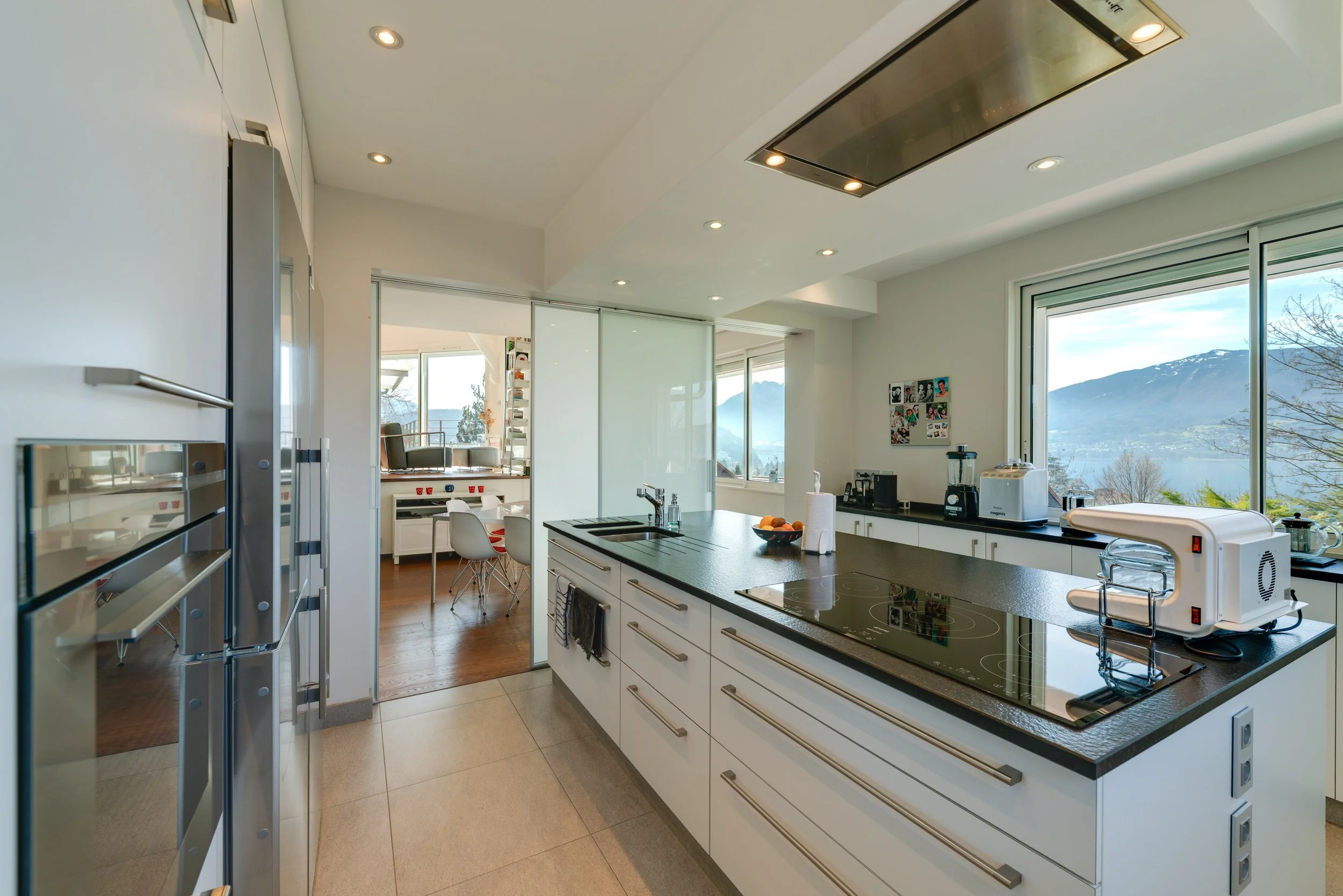 Villa_du_Mont_Veyrier_kitchen.jpg