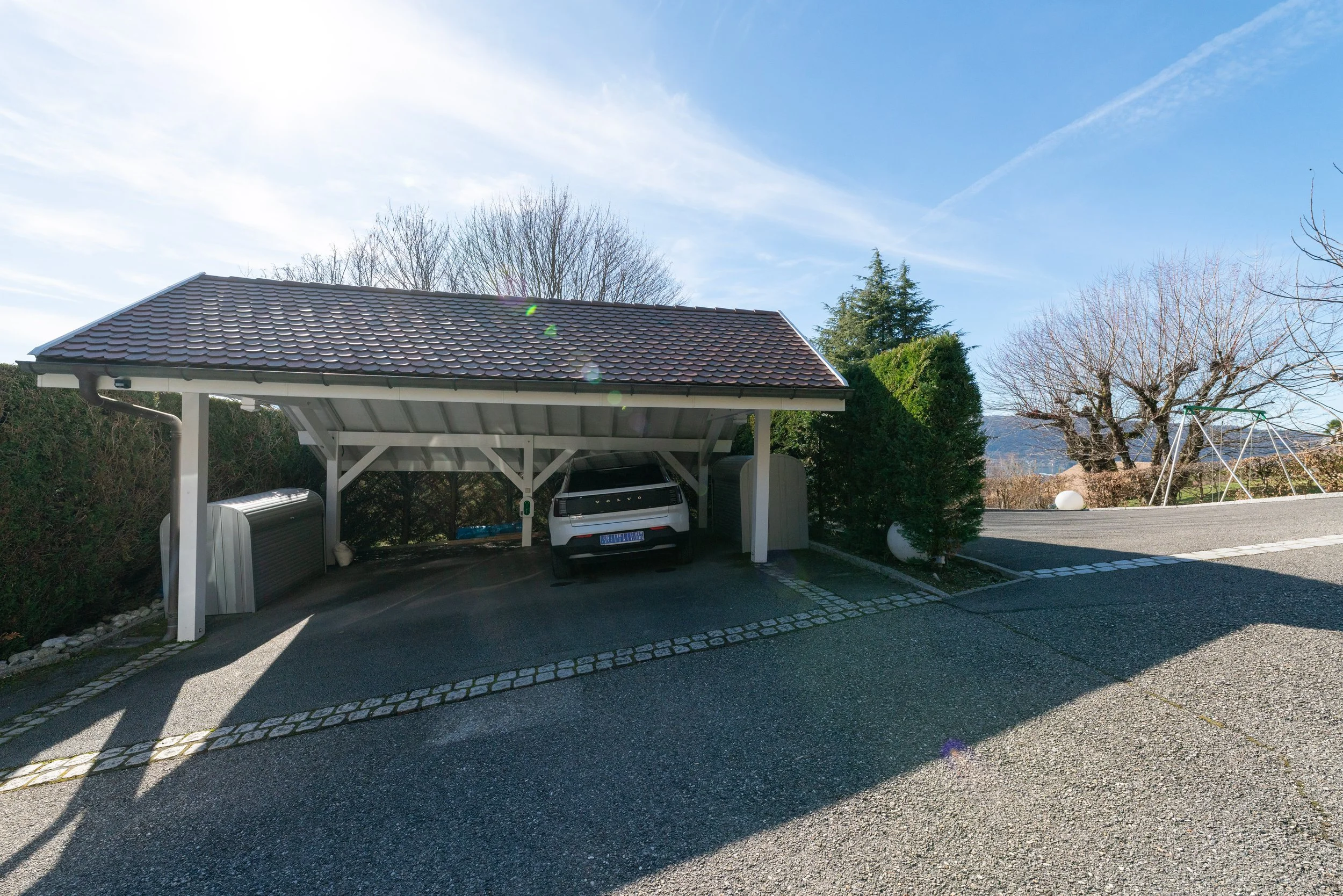 Villa_du_Mont_Veyrier_carport.jpg
