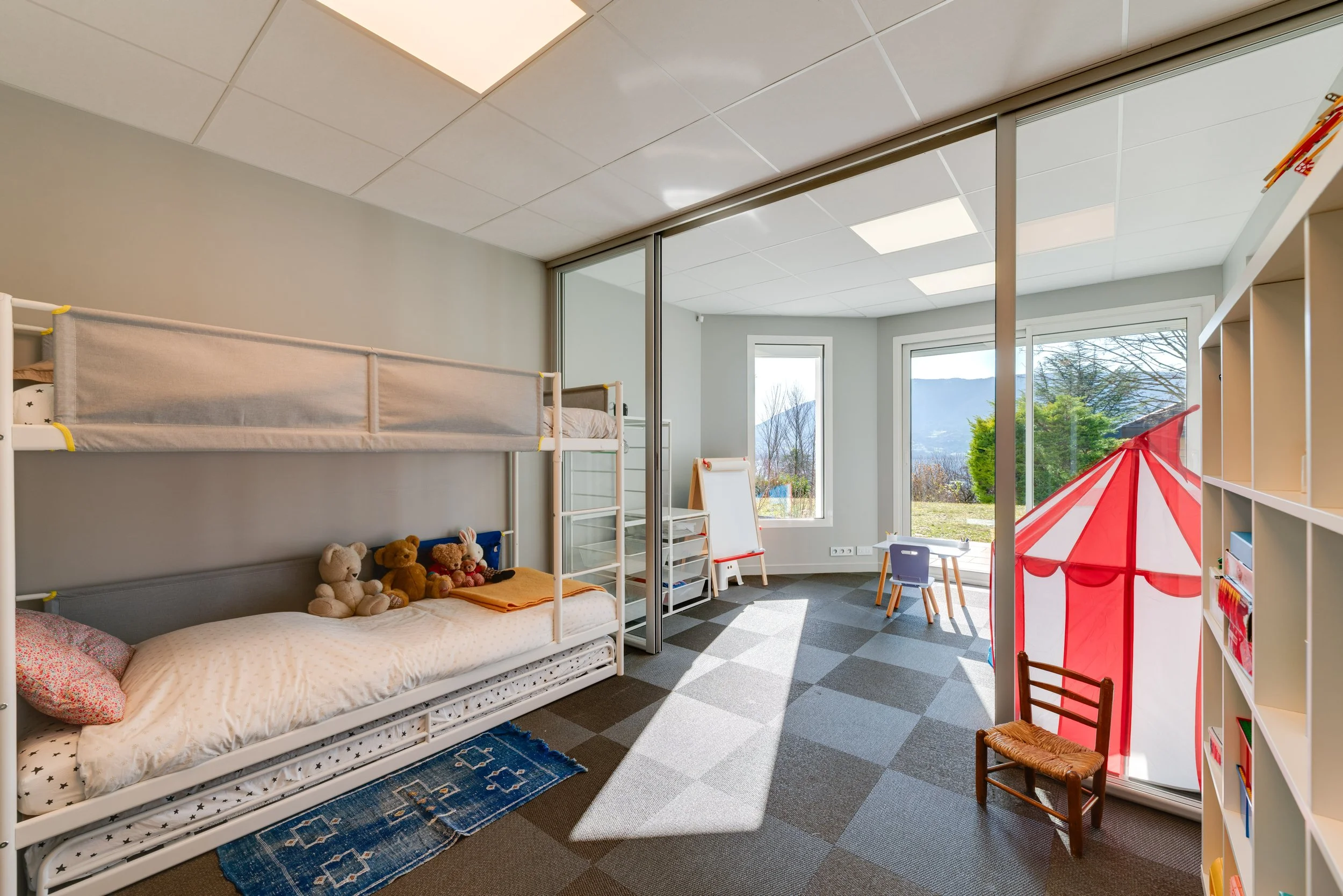 Villa_du_Mont_Veyrier_bedroom6_kidsroom.jpg