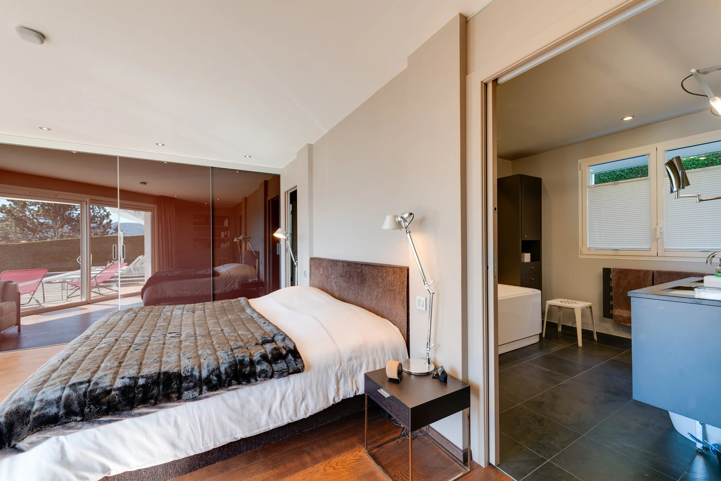 Villa_du_Mont_Veyrier_bedroom1+master_and_ensuitejpg.jpg