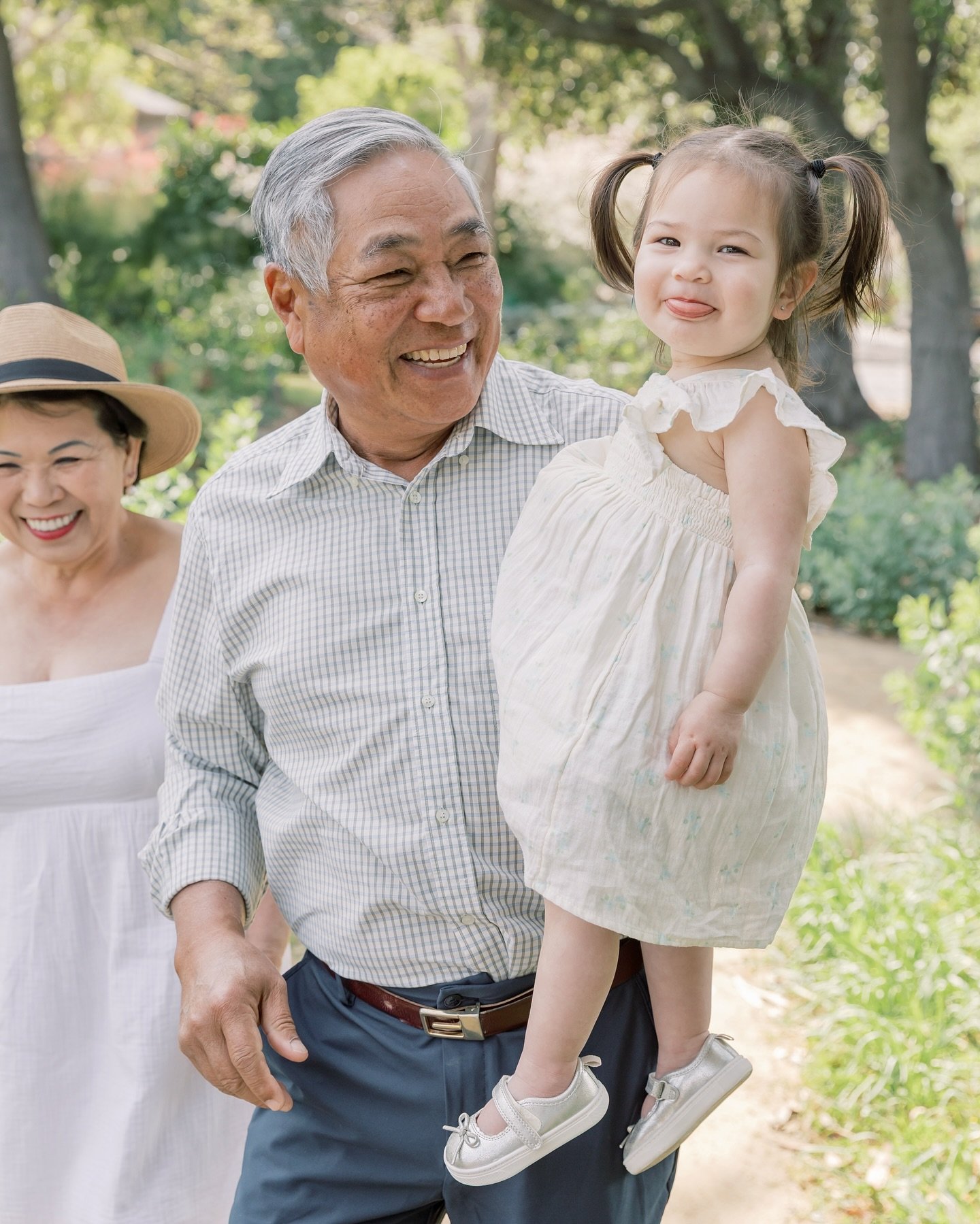 Doing extended family sessions is definitely one of my favorites! 

I just love that families have an excuse to meet up, dress nicely and have fun with each other and on top of that, they get to have that memory forever.