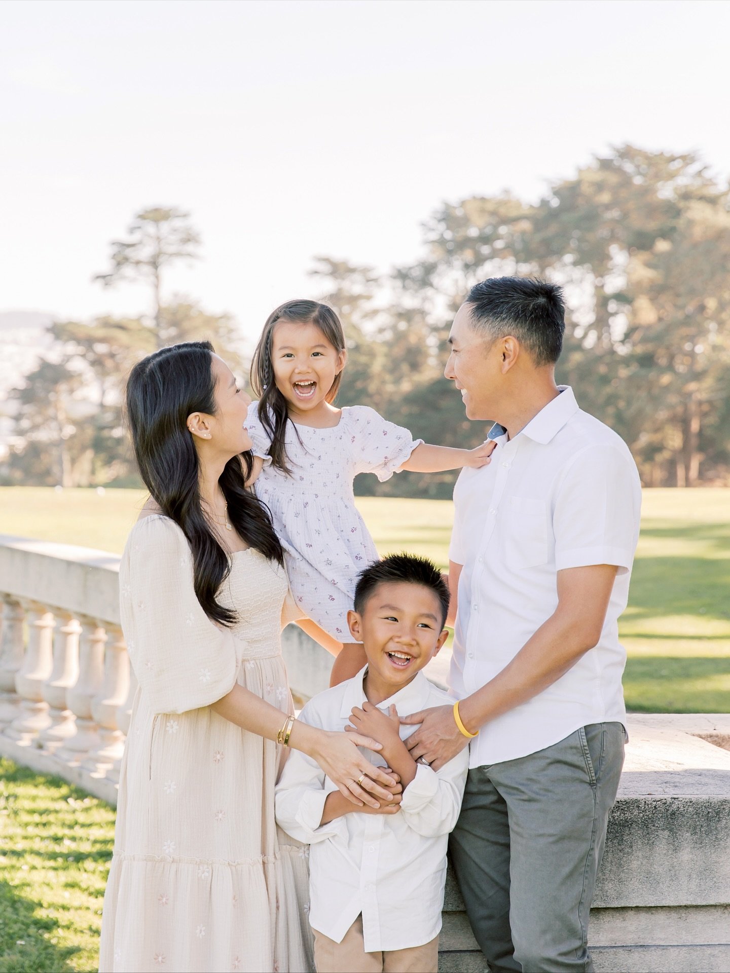 This is the best time of the year to have an extended family session.

I always say that this is one of my favorite type of sessions because kids are the happiest surrender by their favorite people and it kind of make my job a little more easy having