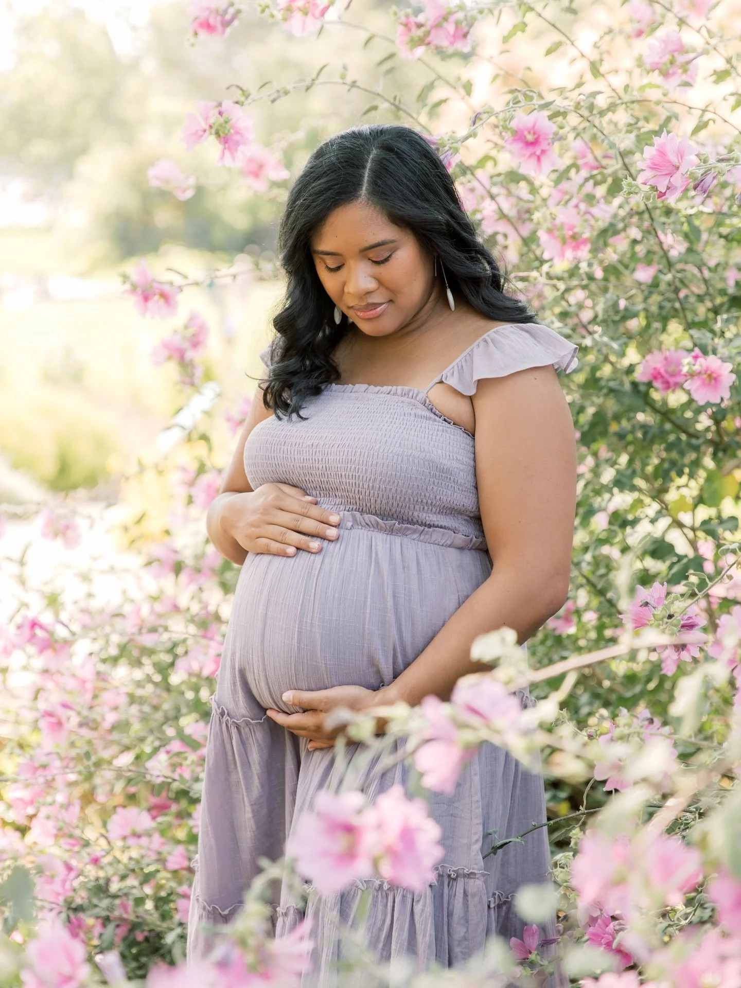 Let&rsquo;s do your maternity session surrender by flowers!