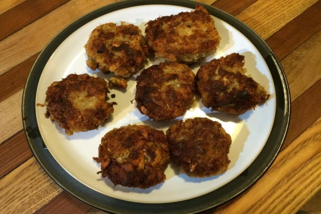 Ingredients: ½ lb fresh Lions Mane mushrooms, chopped 1 cup Panko bread crumbs ¼ cup onion, minced 2 Tbsp butter, melted 1 egg beaten 1 tsp Dijon mustard ¼ - ½ cup mayonnaise 1 tsp Worcestershire sauce 1 Tbsp old bay seasoning 1 Tbsp parsley salt pepper Preparation: Mix all ingredients together in a bowl Mixture should be wet enough to form cakes without falling apart Gently form about 6-8 cakes that stick together well no more than 1 inch thick Heat ½-1 inch oil in a frying pan to medium/medium high heat Fry Faux Crab Cakes 2-3 minutes each side until dark brown and crispy. Serve immediately with remoulade sauce Remoulade Sauce: 1 c mayonnaise 2 Tbsp celery minced or a dash celery salt 1-2 Tbsp lemon juice 1 clove garlic, minced or 1/8 tsp garlic powder 3 tsp parsley Dash hot sauce to taste 1 Tbsp Worcestershire sauce 1 Tbsp brown or yellow mustard 1/4 c chili sauce or ketchup Salt and pepper to taste 1 tsp horseradish Dash Paprika Mix all ingredients, adjust any to taste, cover and refrigerate