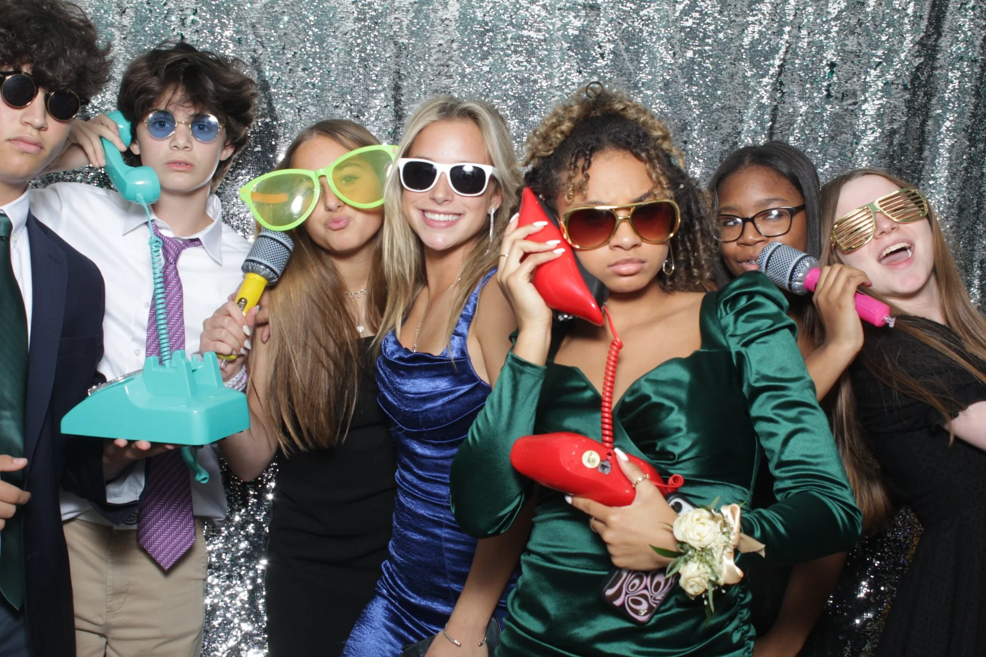 backdrop-photobooth-cleveland-silver.jpg