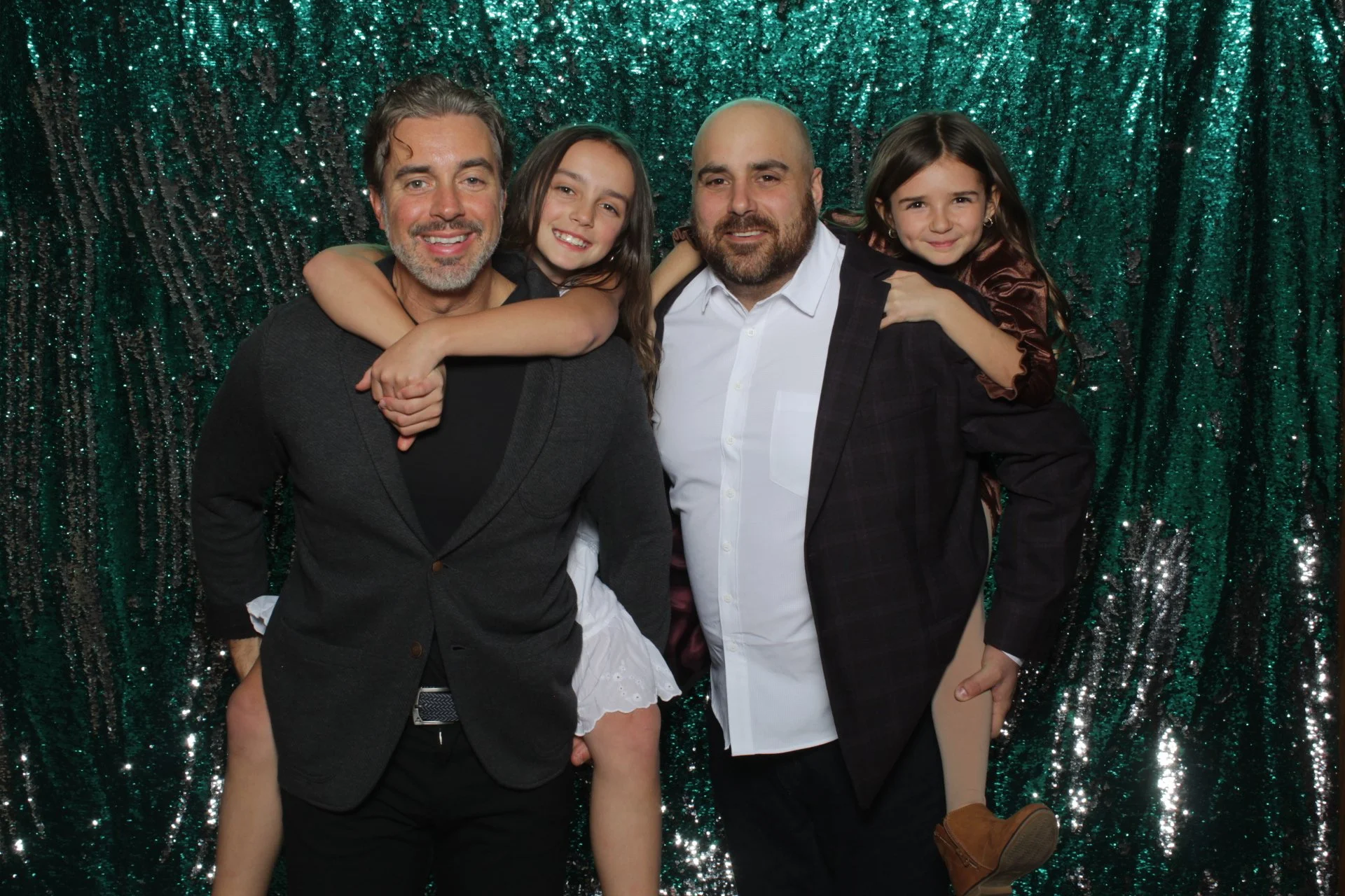 backdrop-photobooth-cleveland-sequin.jpg