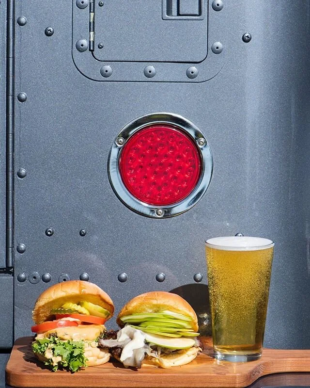 In honor of #nationalburgerday and our friends at @mainelyburgers 🍔🍔🍺 Yes, that’s our brake light and gas cap. Yes that’s a Classic, Mainah and an ice cold Bud. 📸: @nicole_wolf_photography