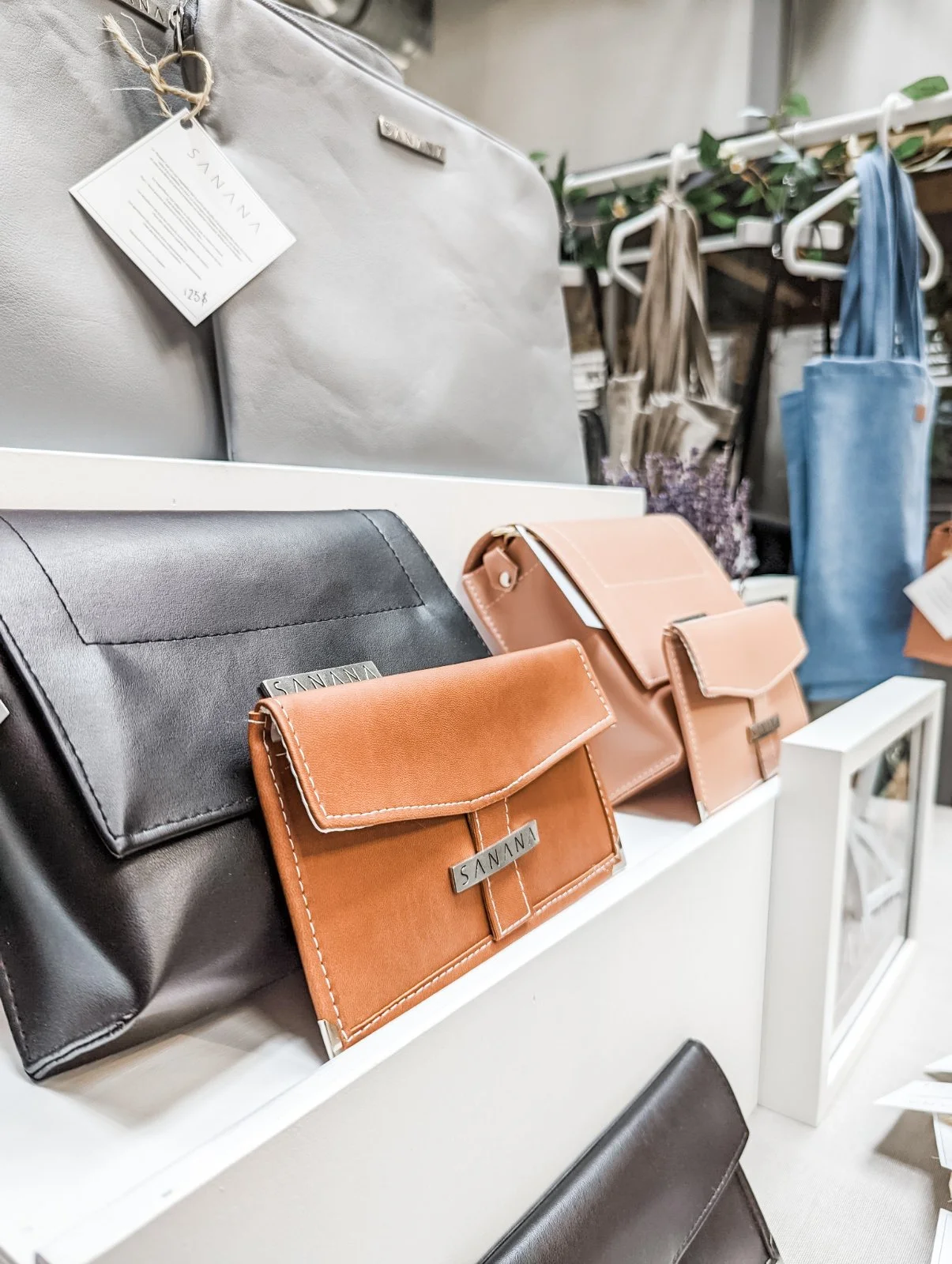 Marché du printemps au Locoshop Angus 2022 - Collectif Créatif MTL - Photo by Mel Serangelo (65).jpg