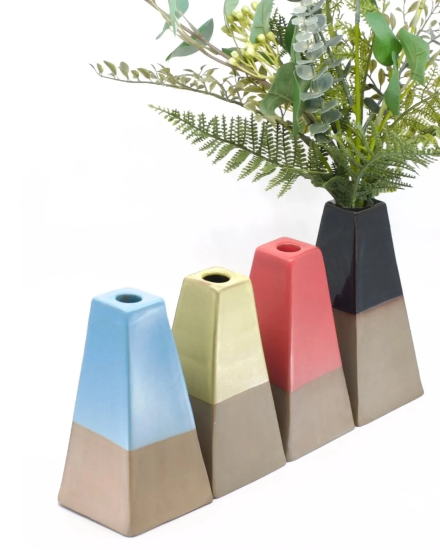 D&eacute;couvrez @ceramik_fiso_kuzino

Situ&eacute;e dans le Sud-Ouest de Montr&eacute;al, leur atelier cr&eacute;e des pi&egrave;ces de c&eacute;ramique utilitaire fabriqu&eacute;es &agrave; la main. 

Design &eacute;pur&eacute;, contrastes marqu&ea