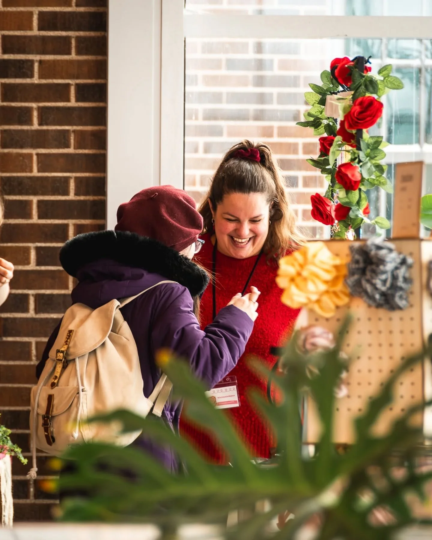 Chers clients, exposants et b&eacute;n&eacute;voles qui rendent ces march&eacute;s possibles :

On vous aime d&rsquo;amour. 

Franchement, vous &ecirc;tes LES MEILLEURS ! 🫶

On veut dire un immense MERCI aux 
5000 personnes qui ont brav&eacute; le f