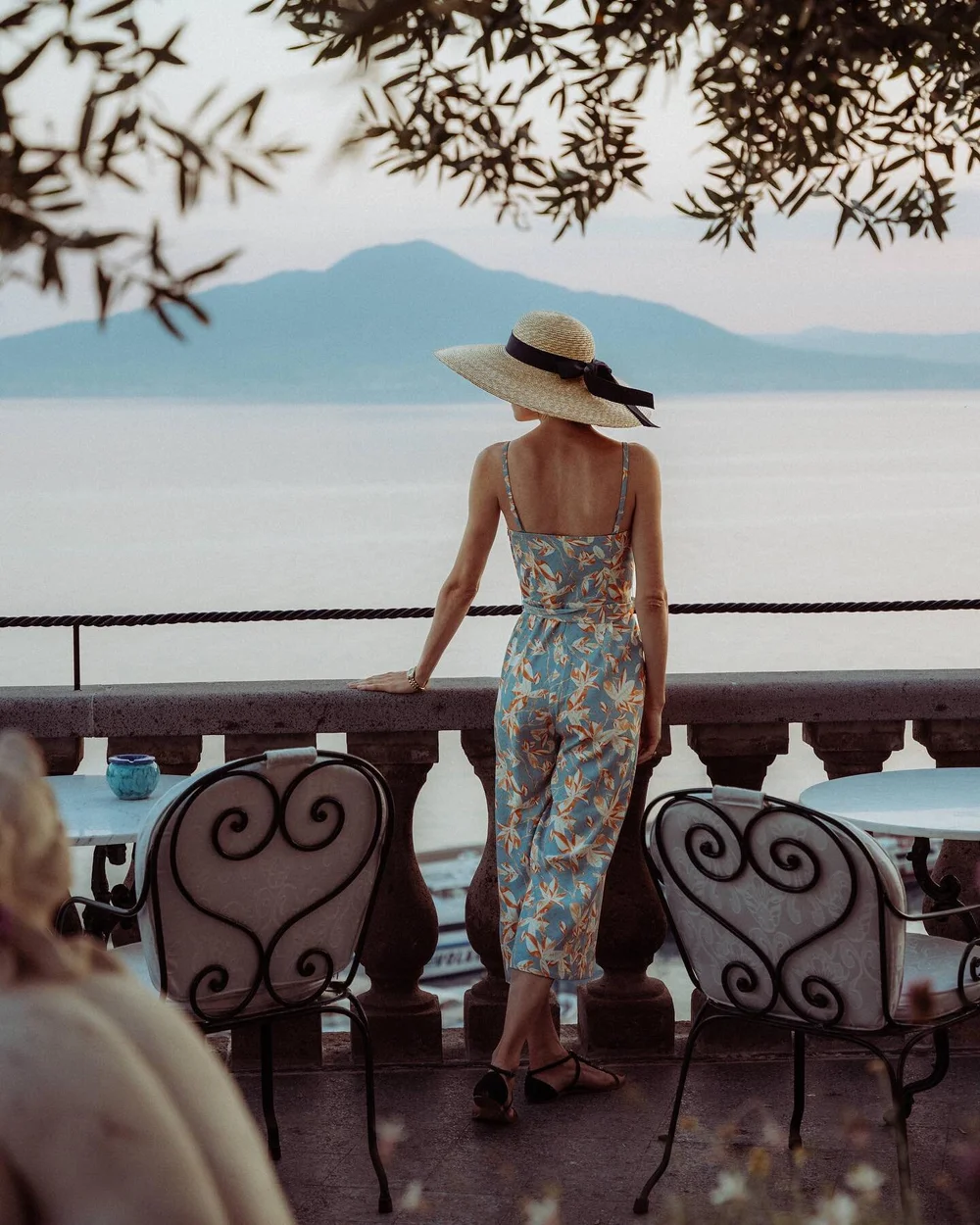 🇬🇧 Staying at @excelsiorvittoria is like a journey through time. It's not only a luxury hotel, it's a charming place full of history as it was founded by Fiorentino family in 1834, and the family's fifth generation is running the hotel today. The h