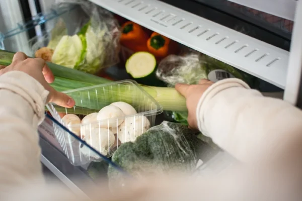 foodiesfeed.com_vegetables-in-a-fridge.jpg