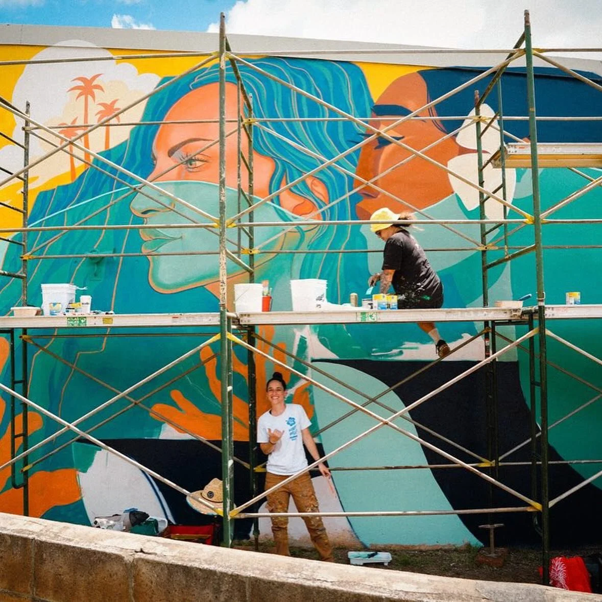 Hawai&rsquo;i Walls 2025, collab #3 for Punkwads with the one and only @punkyaloha 💛
Big thanks to our fairy godparents @mrjasperwong and @amyluuwong and crew, sponsors, fellow artists and new friends for an extra special one at Farrington High Scho