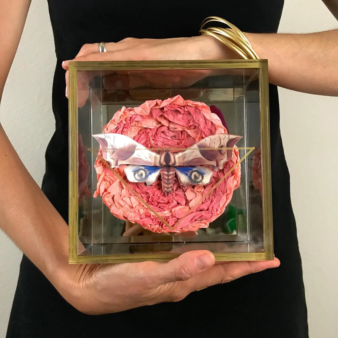 (1/4) •HACER LAS PACES CON NUESTRA SANGRE• (English Below in comments).
 .
Parte de la tarea de reclamar mi cuerpo, ha sido reclamar mis ciclos. Es muy común que muchas sintamos cierto nivel de rechazo y hasta repulsión por nuestro c