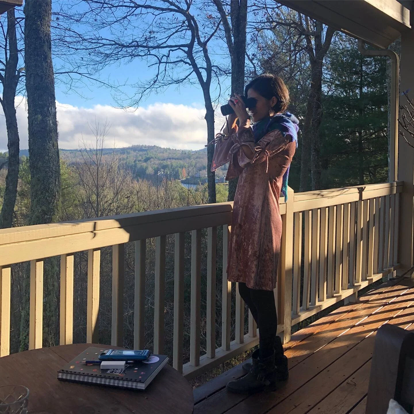 •20/20 HINDSIGHT•.(Español en comentarios).
.
May sound ironic right now but, this has definitely been a year to reflect upon 🤷🏻‍♀️.
.
Inspired by the wonderful post of @allysalama on this year. I want to share, not only the things I