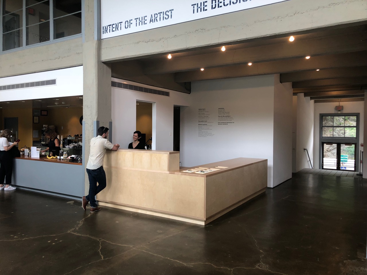 DIA:BEACON BOOKSTORE