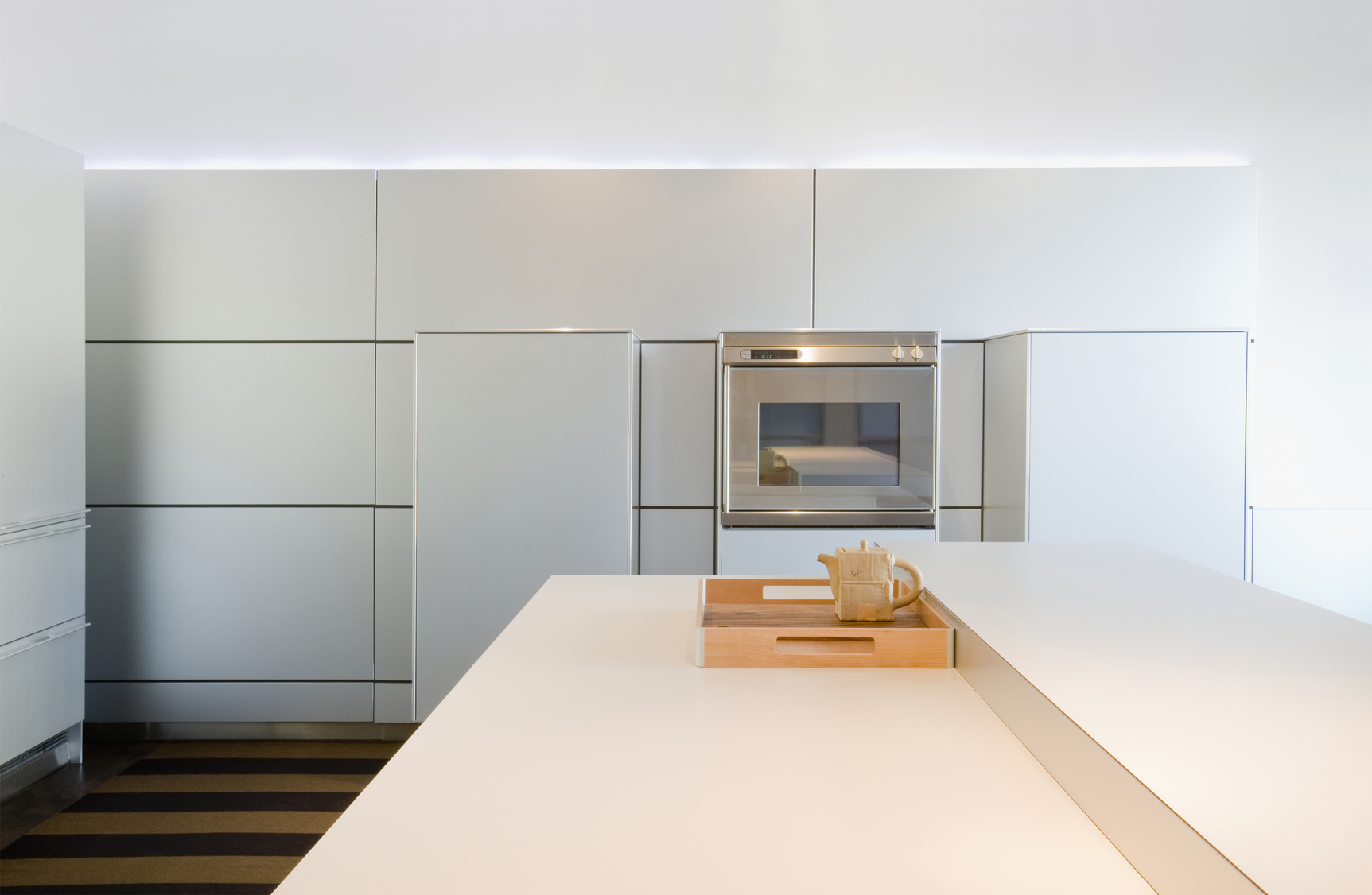 065094969-minimalist-modern-kitchen.jpeg