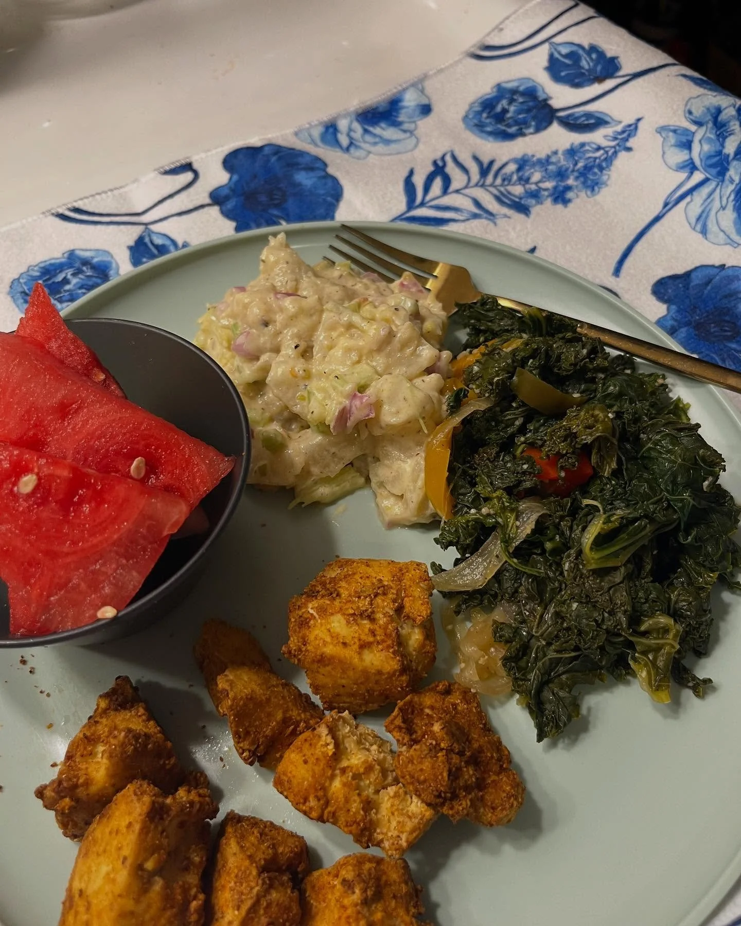 Y&rsquo;all! I wanted some soul food for once today, but didn&rsquo;t wanna invest in those calories or higher carbohydrate load, so we have&hellip;
Air fried tofu &ldquo;chicken&rdquo;, pan fried greens, and turnip &ldquo;potato&rdquo; salad.. and w