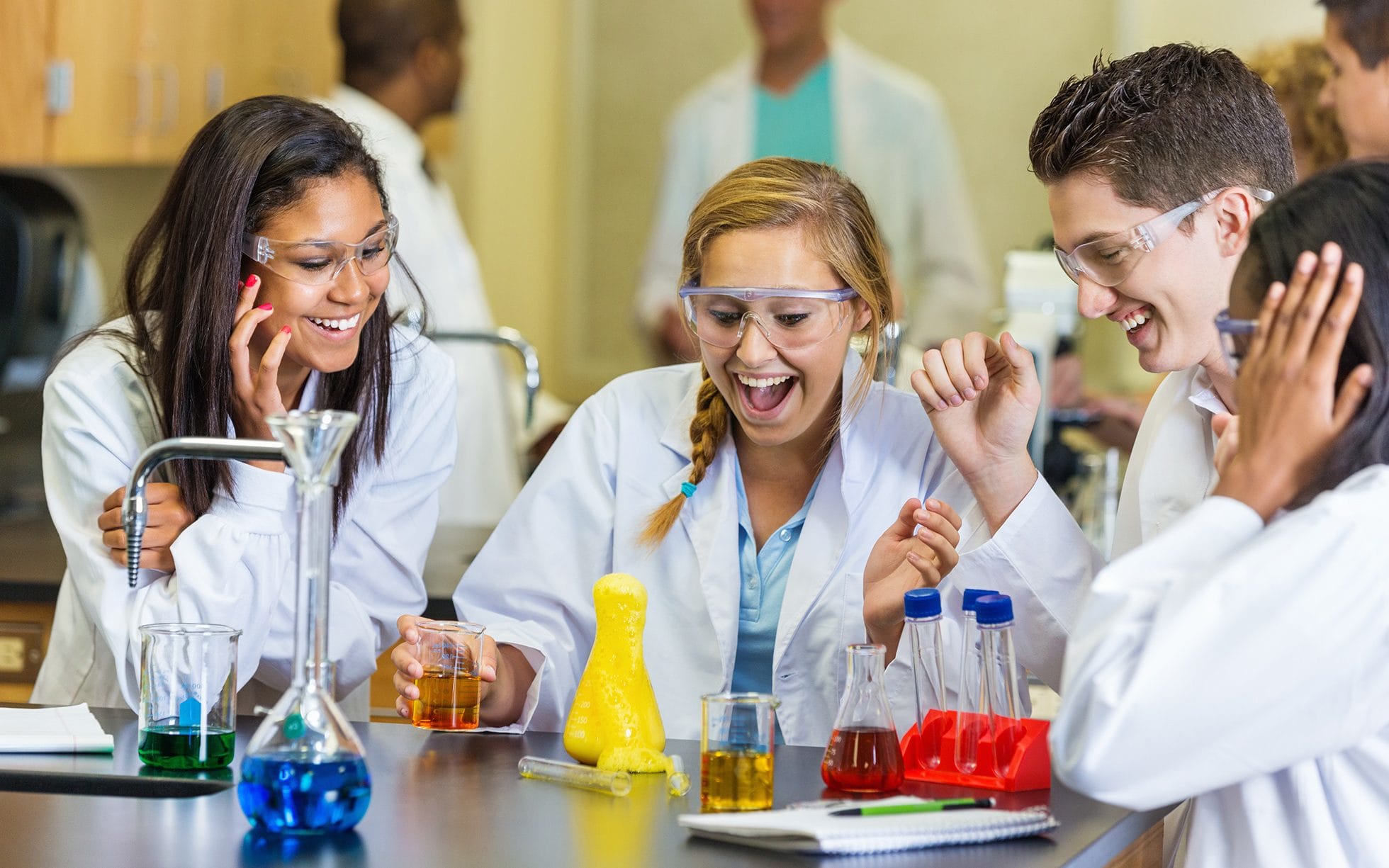 science-students-lab_trans_NvBQzQNjv4Bqeo_i_u9APj8RuoebjoAHt0k9u7HhRJvuo-ZLenGRumA.jpg