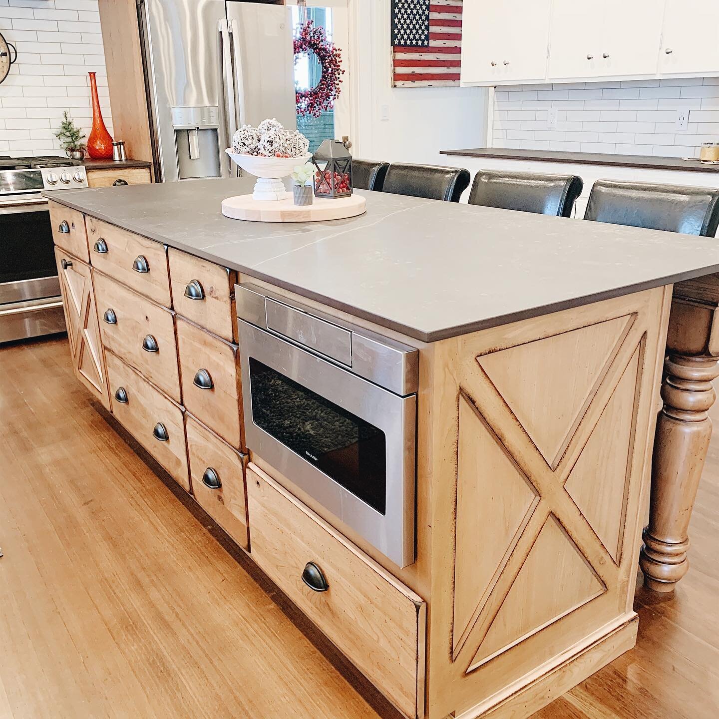 Loving this.view of old mixed with new featuring the Xandra door style in chateaux  otegeno finish @fieldstonecabinets microwave drawer @fergusonshowrooms #farmhousestyle #custom #designer #designbuild @amerockhardware @spokanehardware @silestonebyco