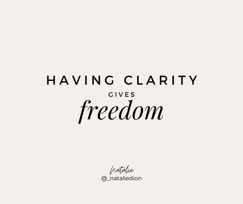 You probably saw me wearing those 2 outfits before!

Let me share the truth behind some recent choices I made&hellip;
I was recently invited by my NM company to provide training for a group of entrepreneurs in Nice. I had two outfits with me, the blu