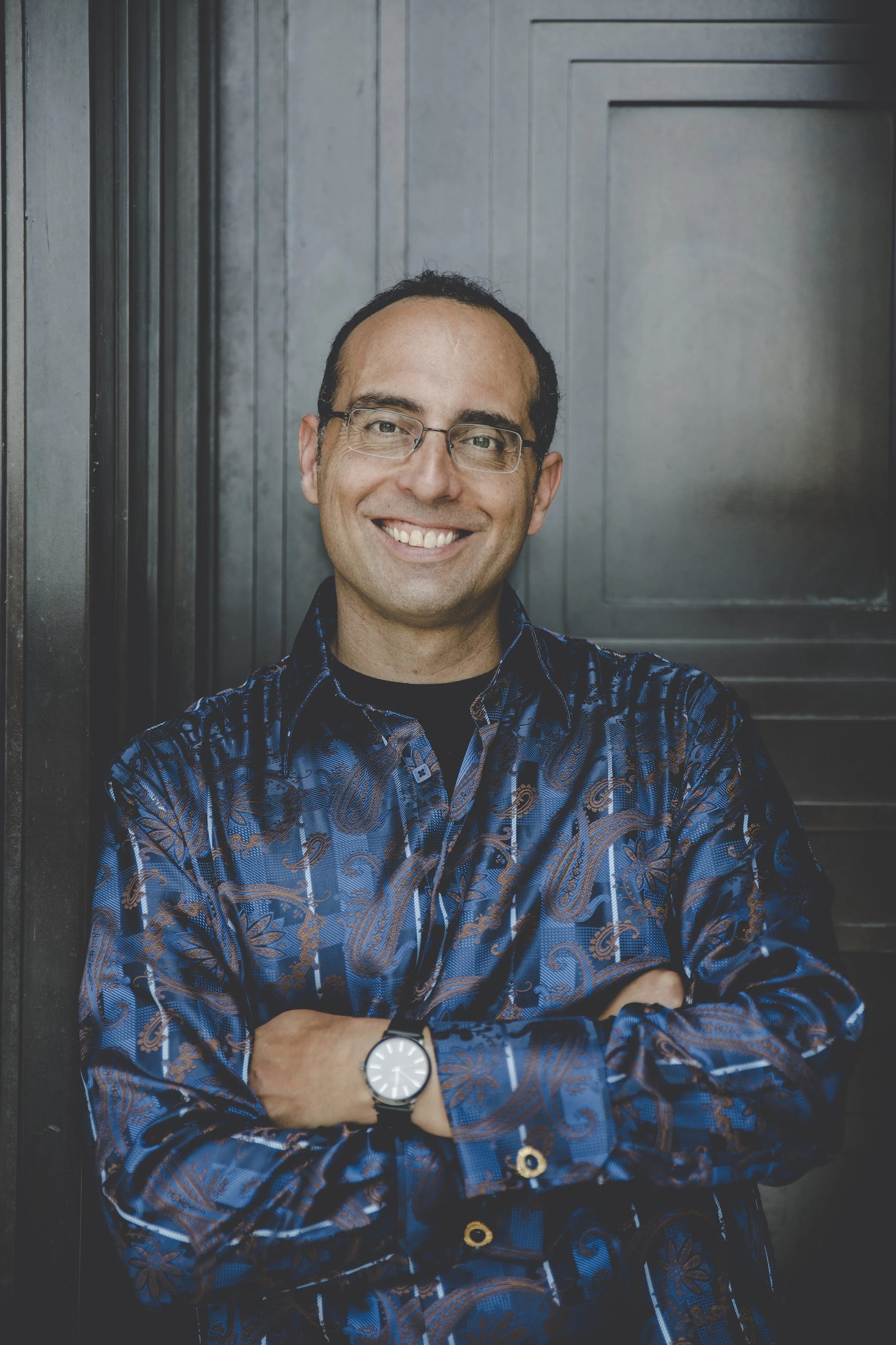 Philip Metres 2018 headshot hi res.jpg