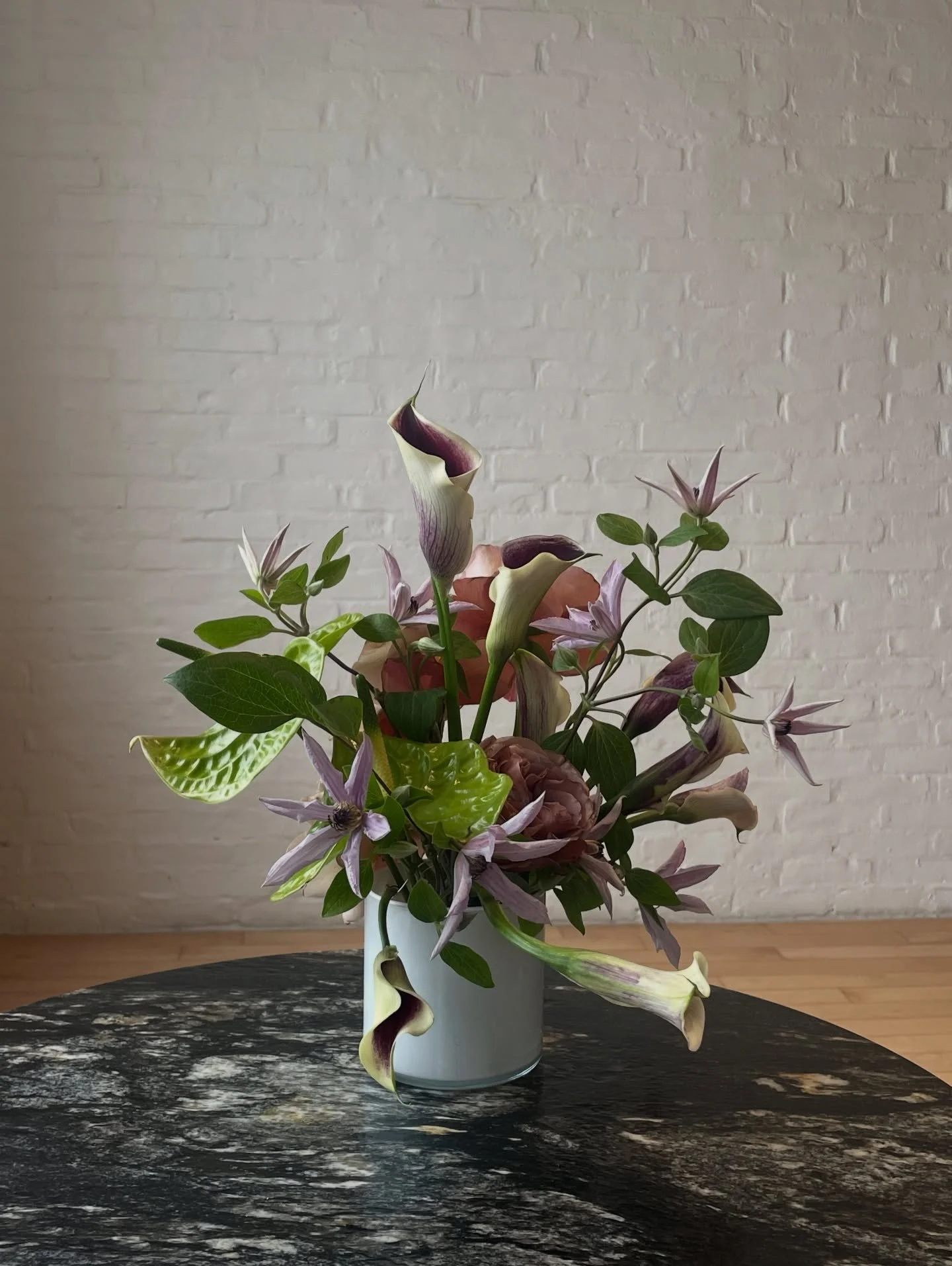 Birthday arrangements, especially repeat ones, are a favourite. The designs evolve as their taste in flowers does🕊️