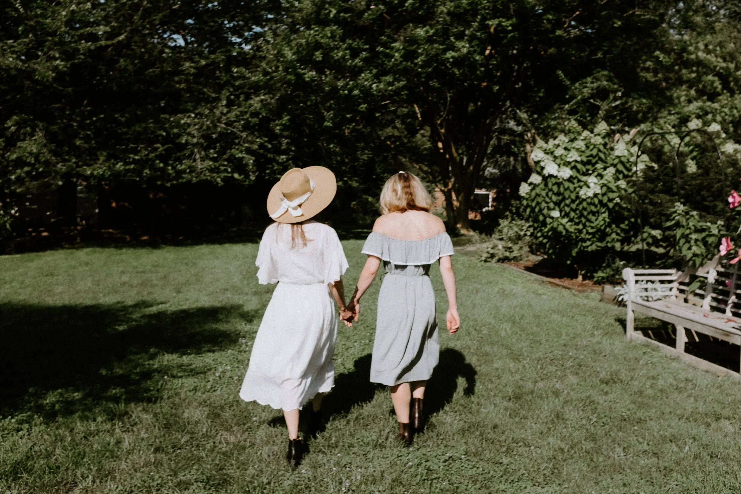 Summer Friendship | Styled Editorial at River Farm in Alexandria, VA | Virginia Editorial Photographer