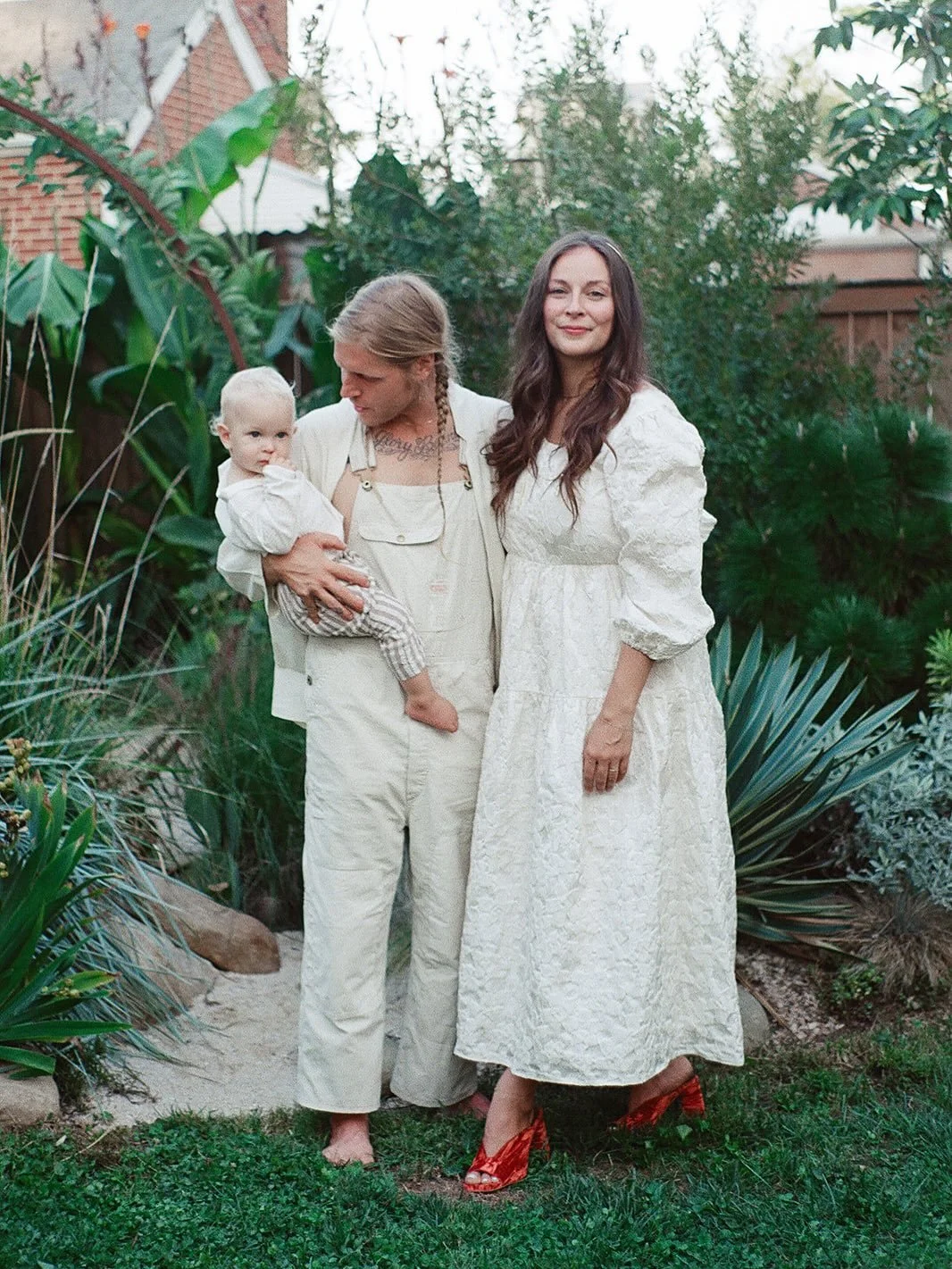 The most magical evening for Catherine and Taylor, under the moon in their own impeccably designed backyard, with paper goods created by Taylor and florals from @oldtimefeeling.