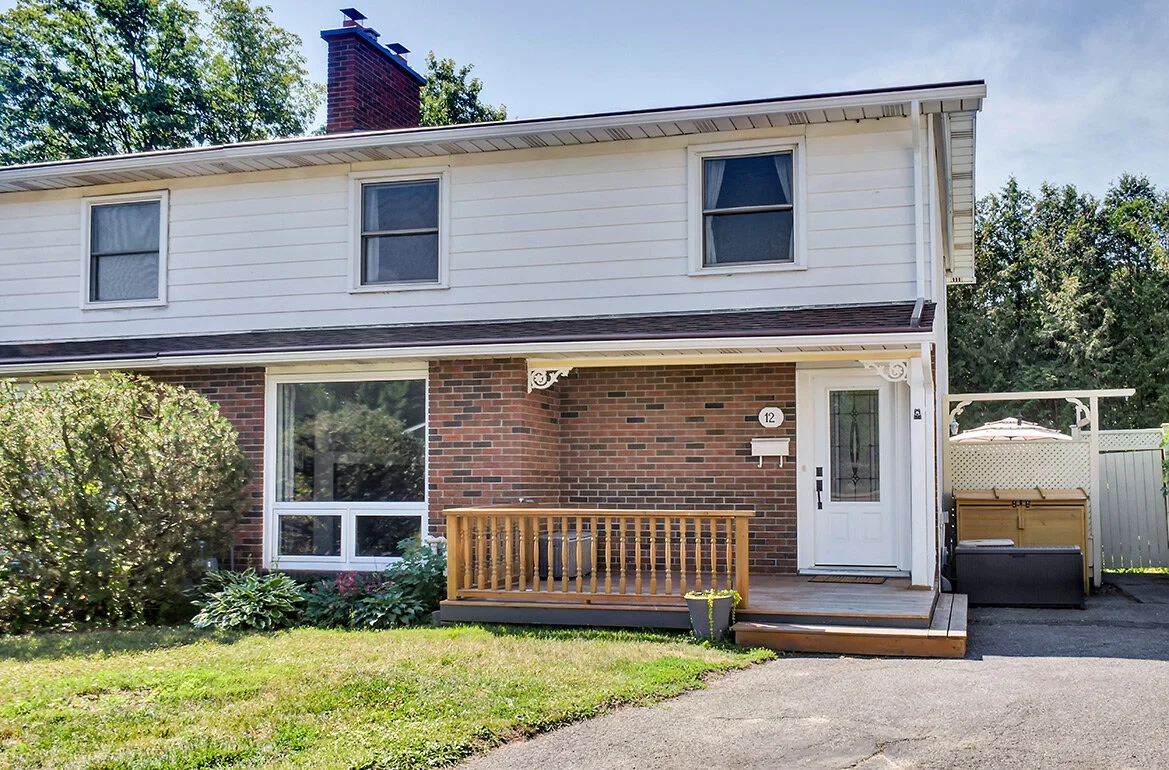 12 Lindhurst Crescent