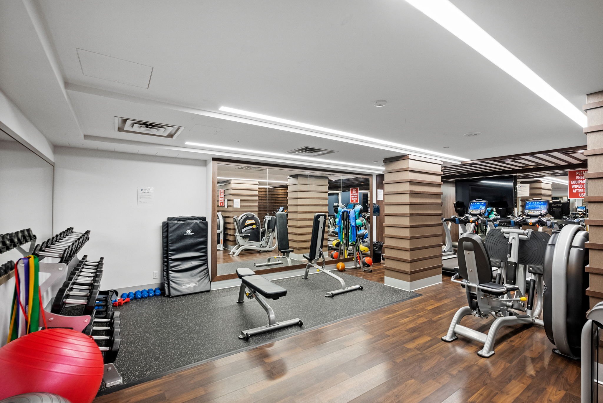 51-web-or-mls-1035-bank-st-909.jpg