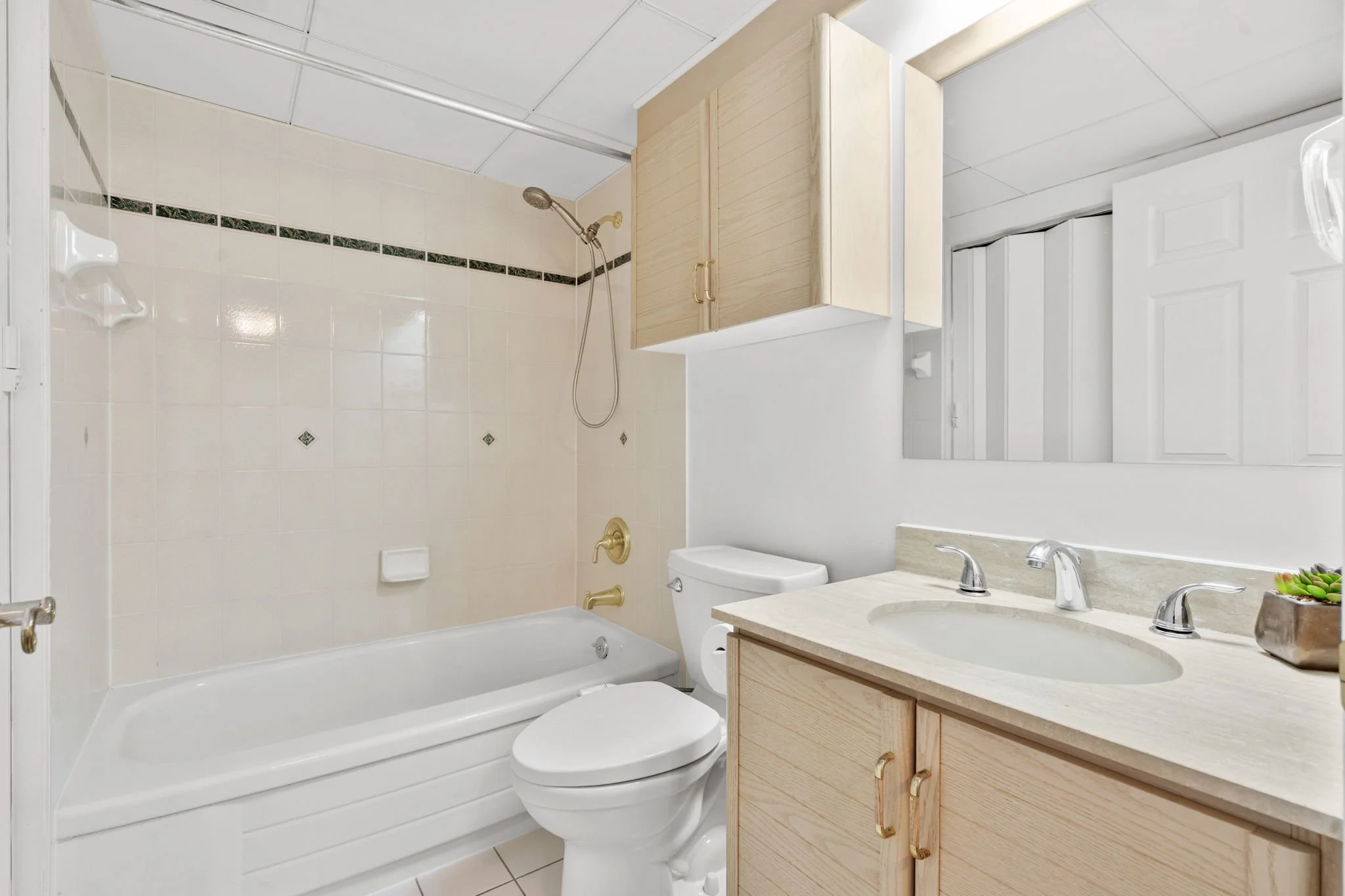 17-web-or-mls-3105-carling-ave-305.jpg