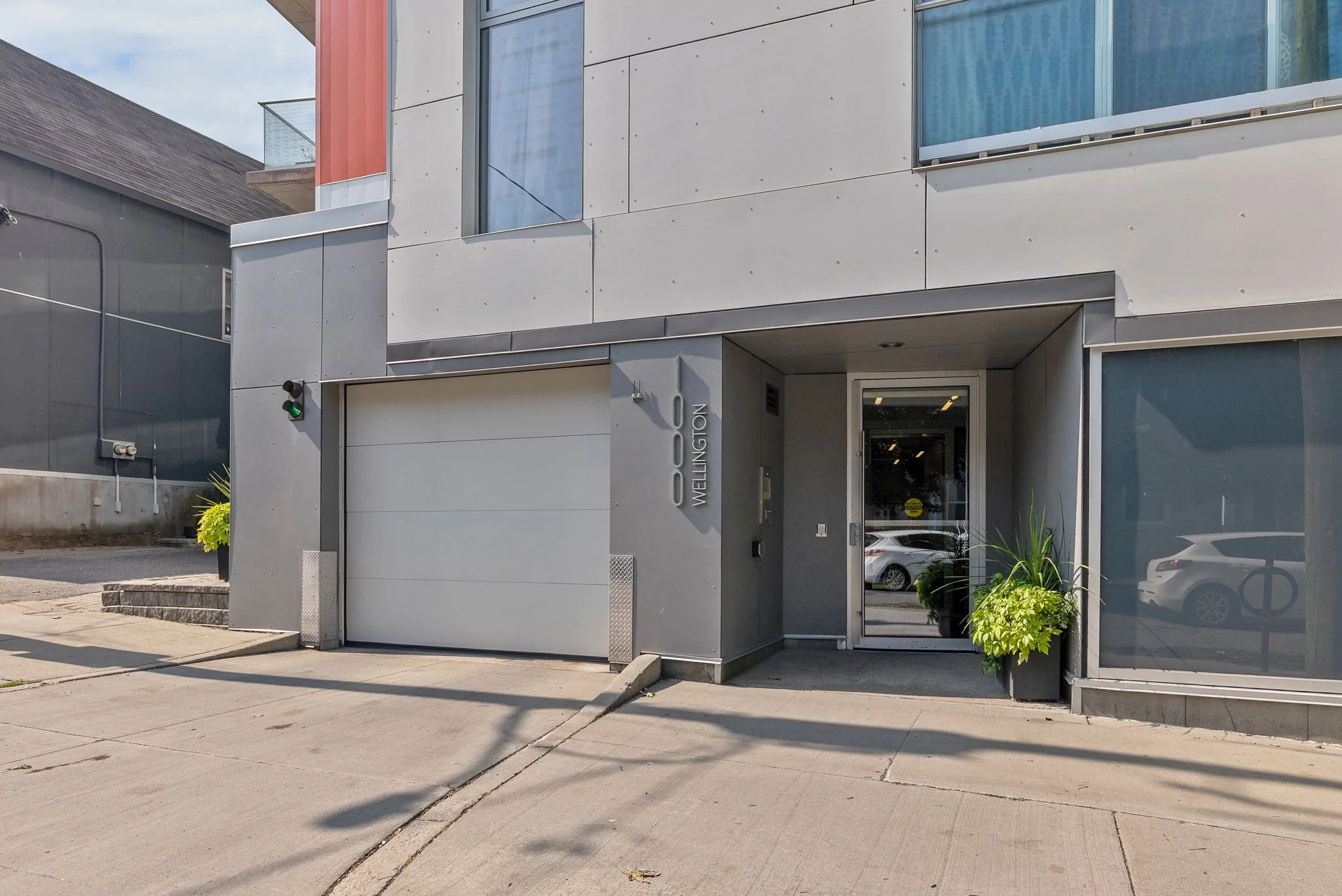 4-web-or-mls-1000-wellington-st-209.jpg
