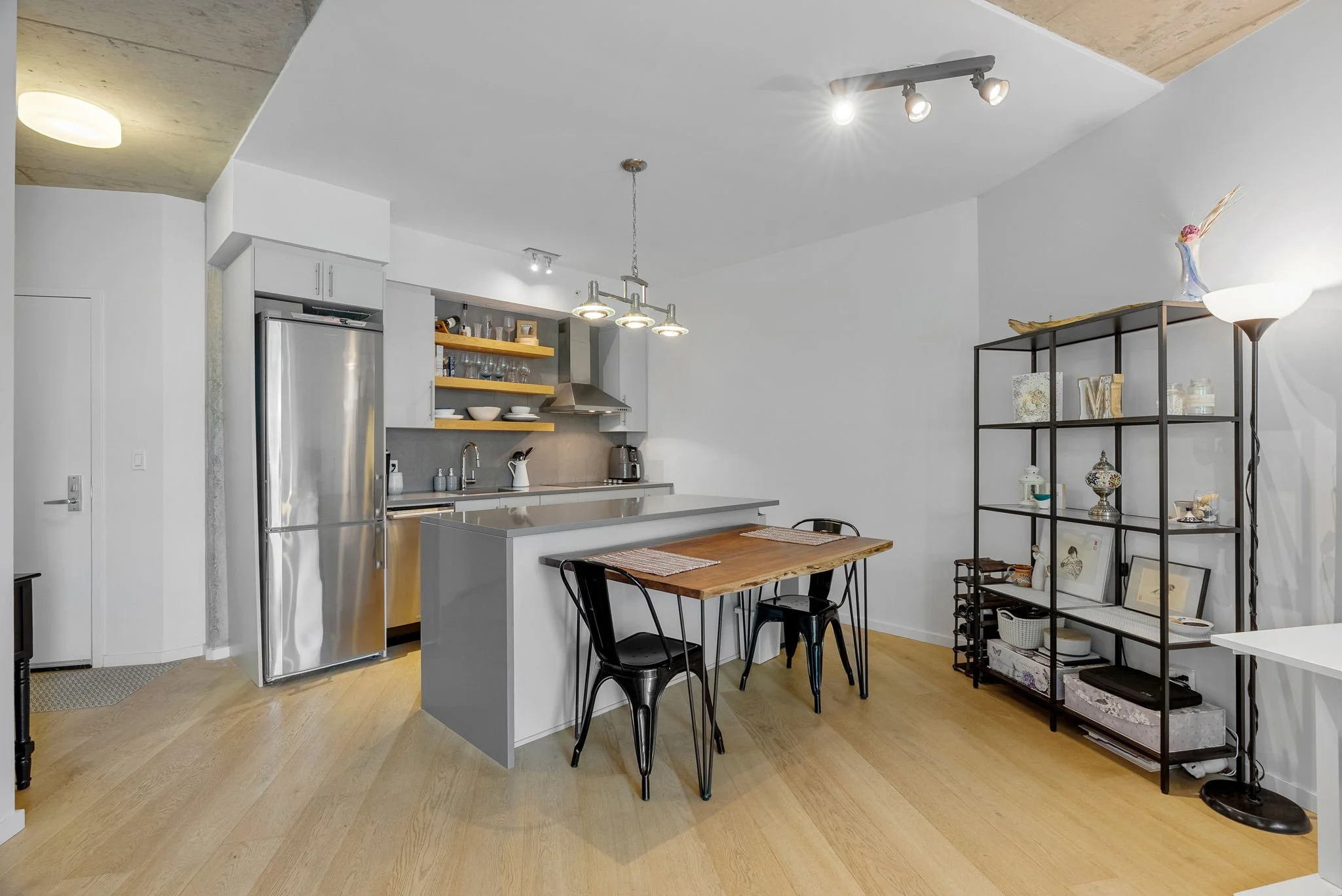 7-web-or-mls-1000-wellington-st-209.jpg