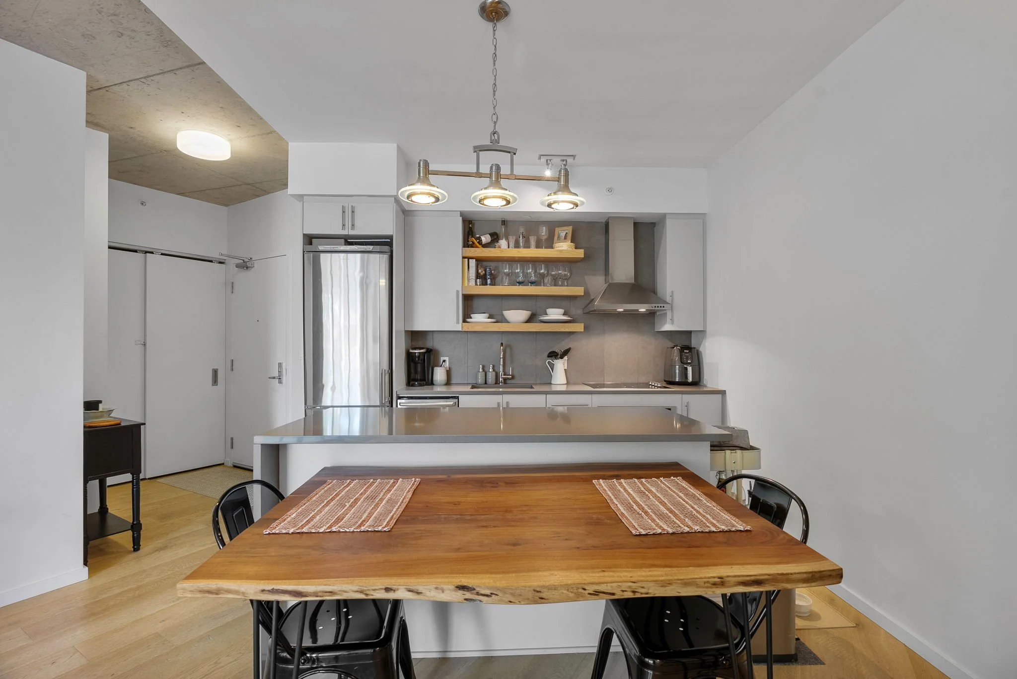 8-web-or-mls-1000-wellington-st-209.jpg