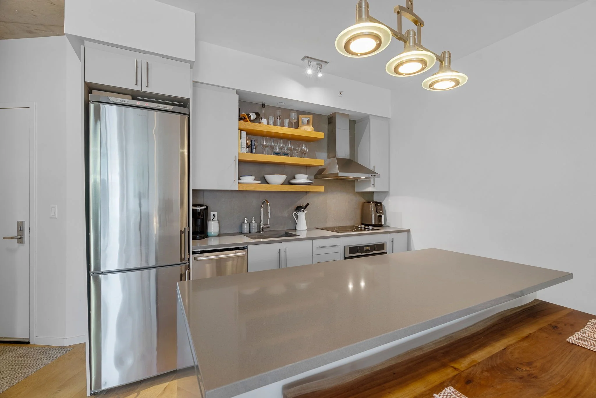 9-web-or-mls-1000-wellington-st-209.jpg