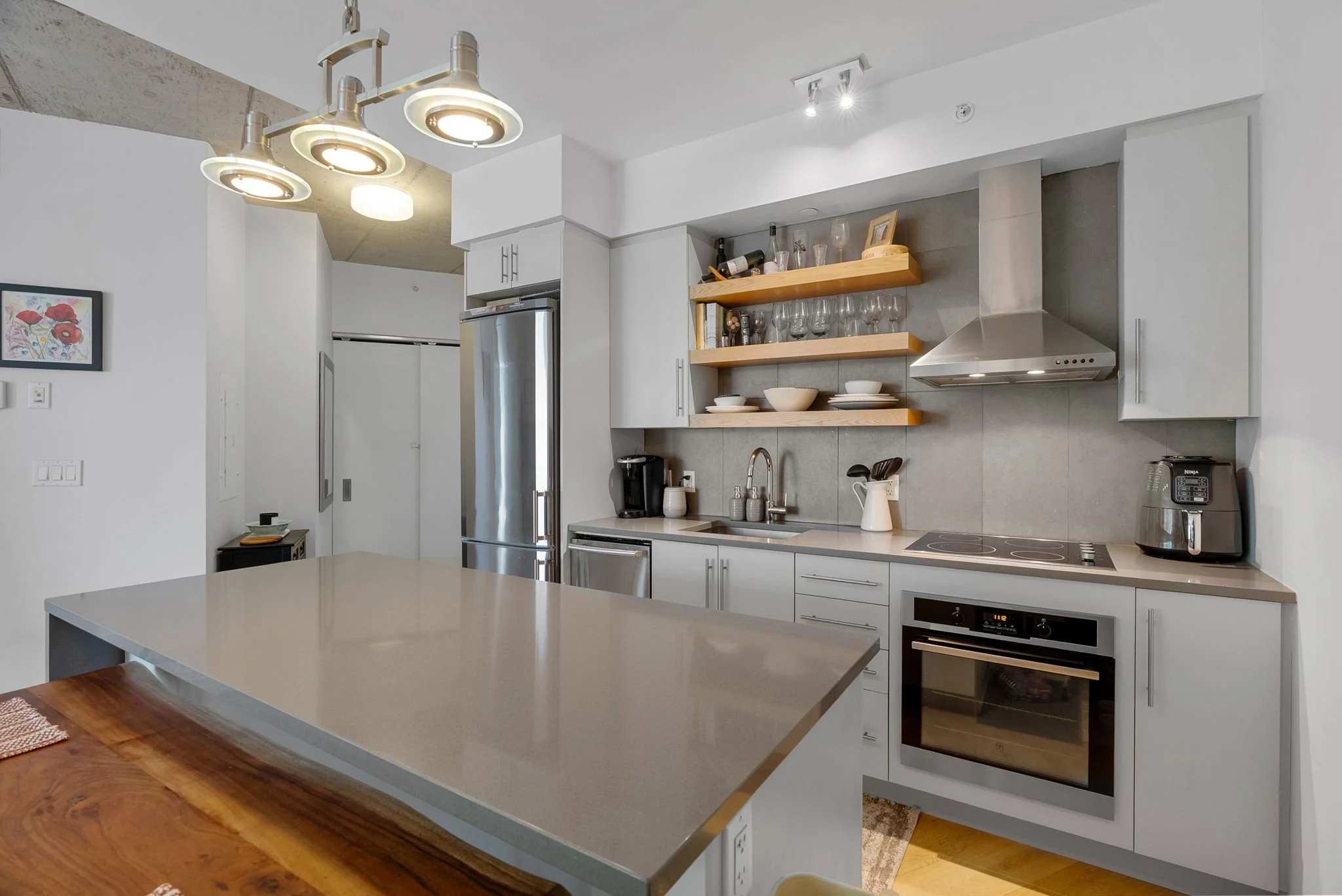 10-web-or-mls-1000-wellington-st-209.jpg