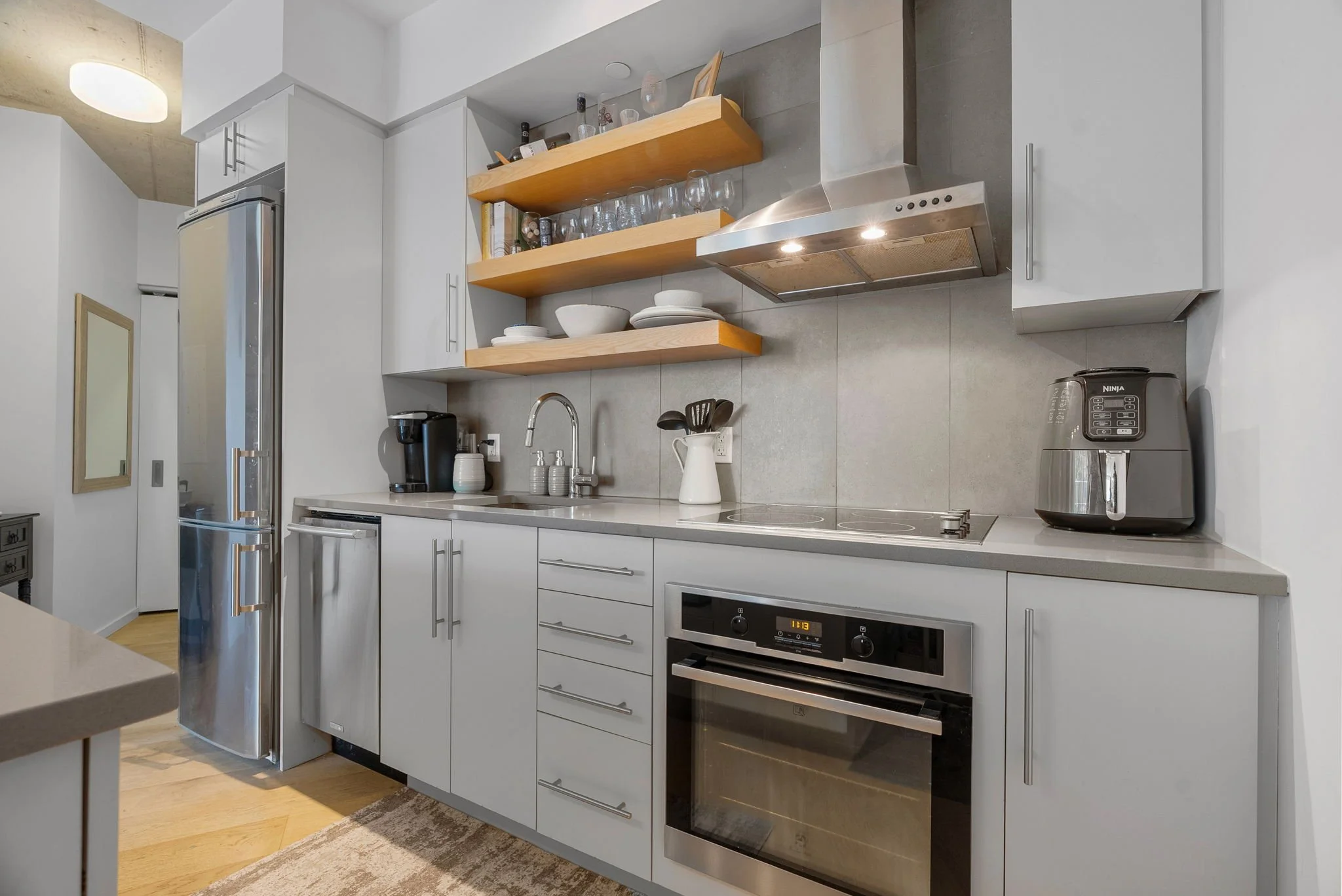 11-web-or-mls-1000-wellington-st-209.jpg