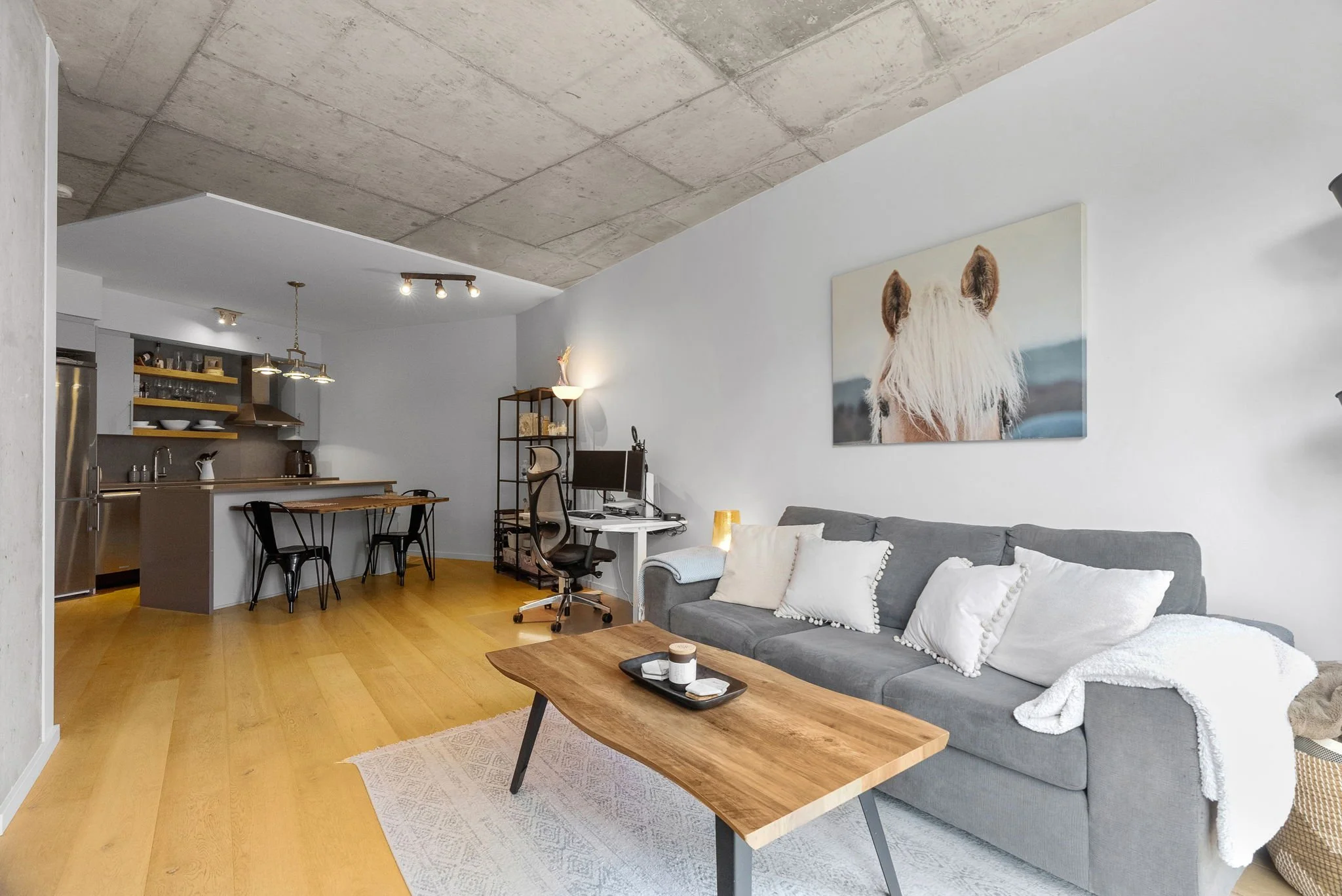 16-web-or-mls-1000-wellington-st-209.jpg