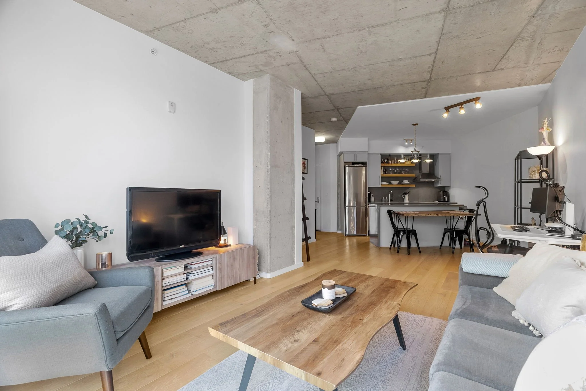 17-web-or-mls-1000-wellington-st-209.jpg