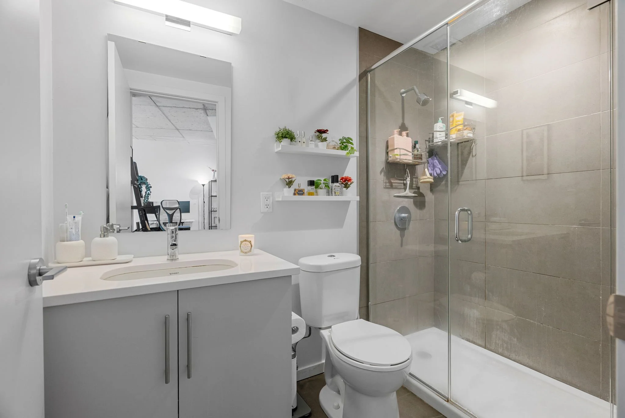 23-web-or-mls-1000-wellington-st-209.jpg