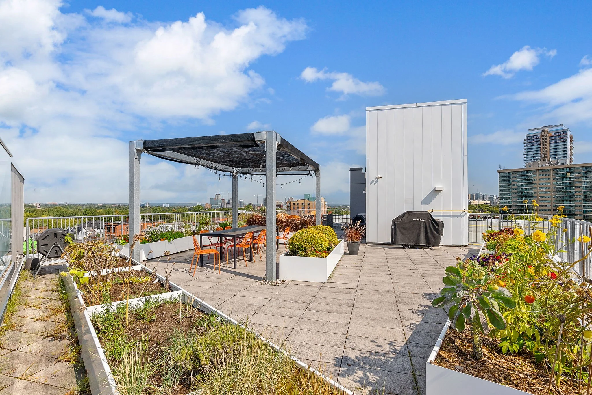 25-web-or-mls-1000-wellington-st-209.jpg
