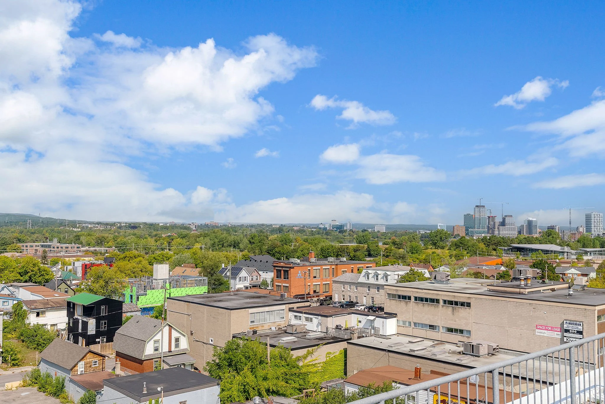 26-web-or-mls-1000-wellington-st-209.jpg