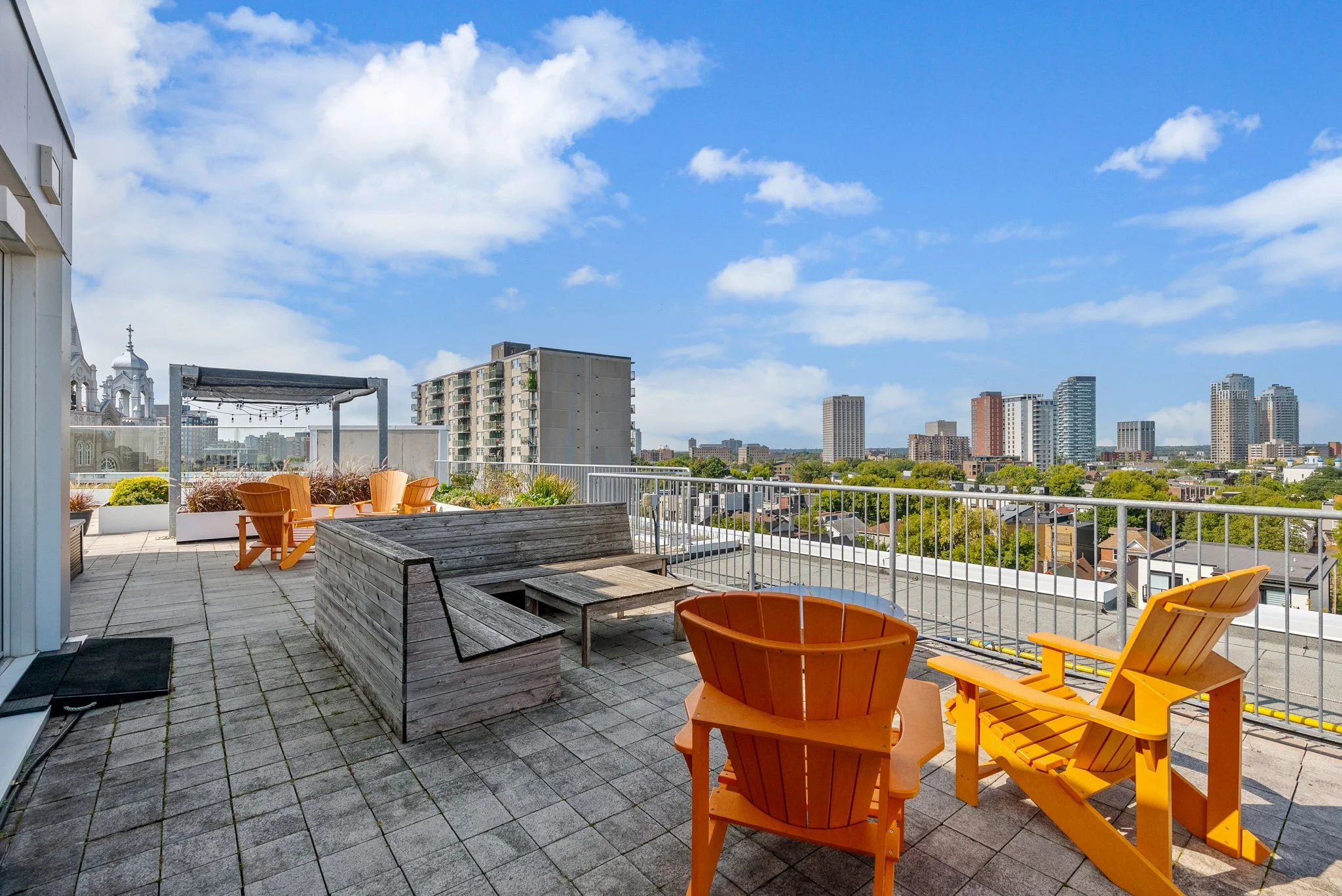 27-web-or-mls-1000-wellington-st-209.jpg